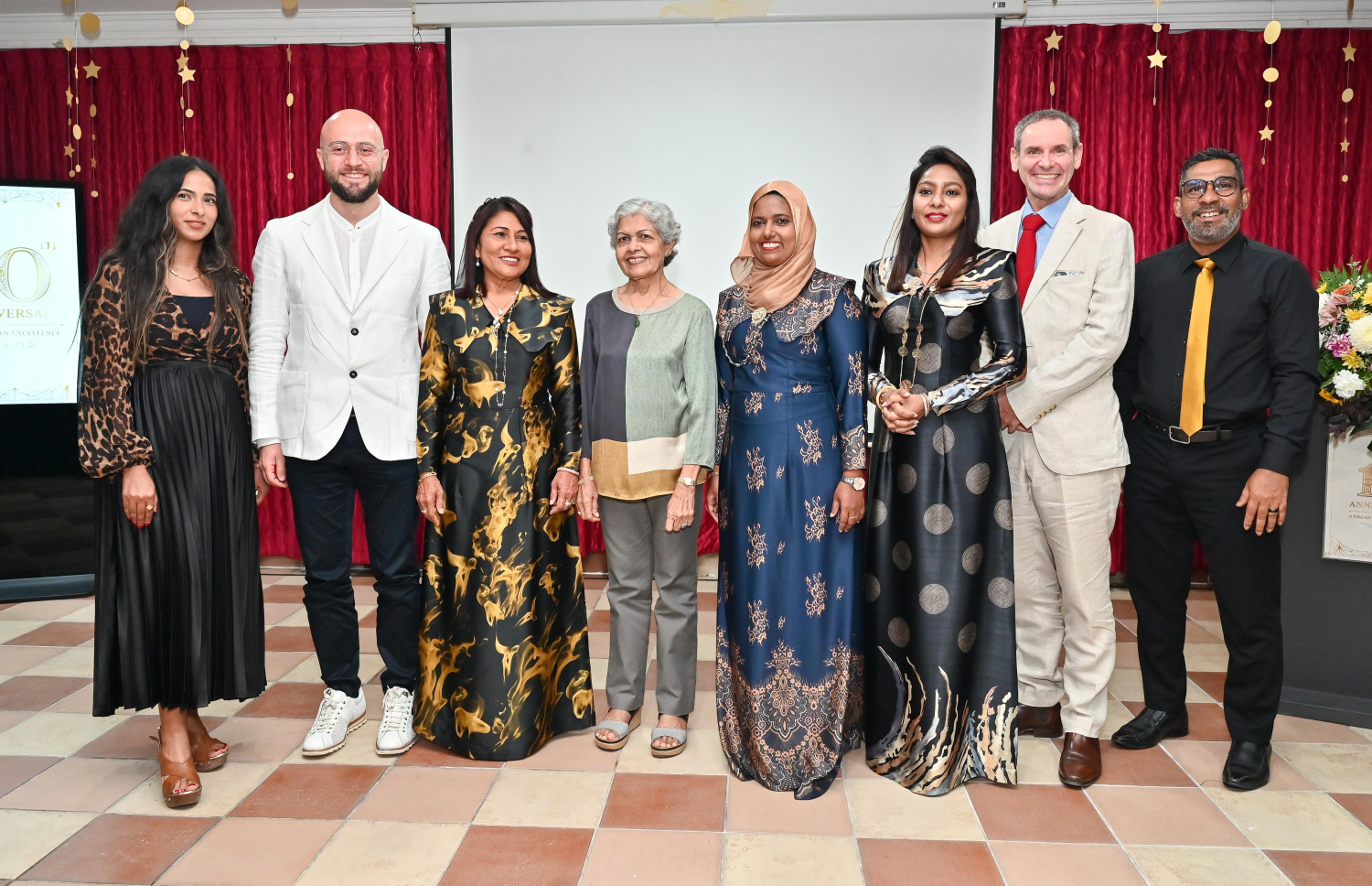 އައިސީޕީގެ އިސްވެރިންނާއި އެކު ރާއްޖޭގައި ނަފްސާނީ ދުޅަހެޔޮކަމަށް މަސައްކަތްކުރައްވާ ބައެއް އިސްވެރިން. -- ފޮޓޯ: ފަޔާޒް މޫސާ | މިހާރު