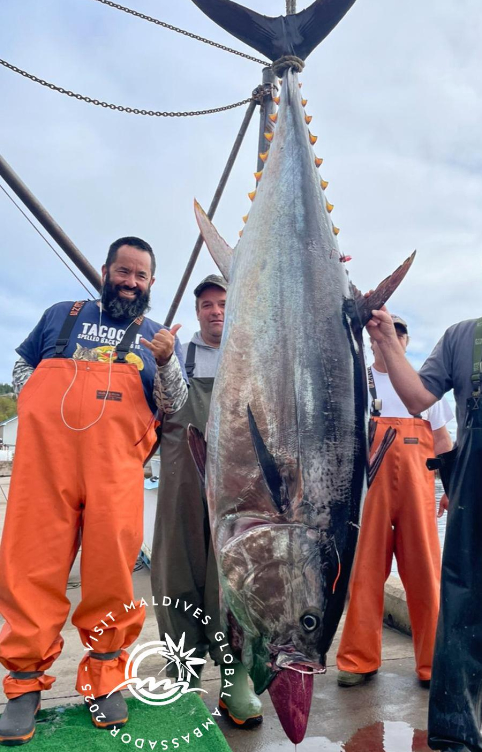 ކުޅިވަރުގެ މަސްވެރިކަމުގެ ތަޖުރިބާކާރު އަދި ފްލައި ޒޯން ފިޝިންގެ ބާނީ ރޮބަޓް "ފްލައި" ނަވާރޯ  ވަނީ ރާއްޖޭގެ ސްޕޯޓްސް ފިޝިންގެ އެމްބެސެޑަރަކަށް ހަމަޖައްސާފައި. --ފޮޓޯ: އެމްއެމްޕީއާރުސީ