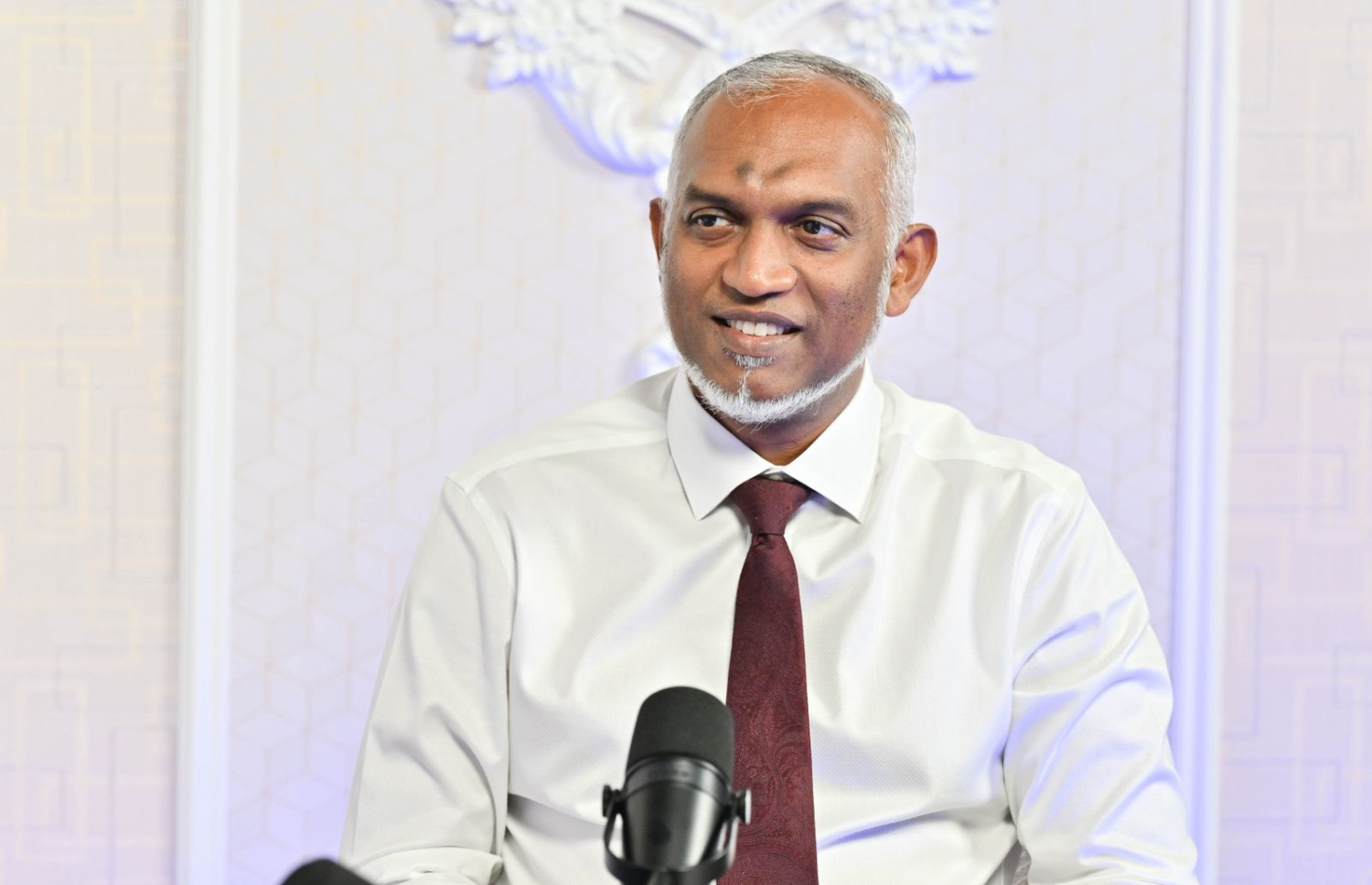 "ރައްޔިތުންނާ އެކު" ޕޮޑްކާސްޓުގައި މީގެ ކުރިން ރައީސް ޑރ. މުހައްމަދު މުއިއްޒު ވާހަކަފުޅު ދައްކަވަނީ.