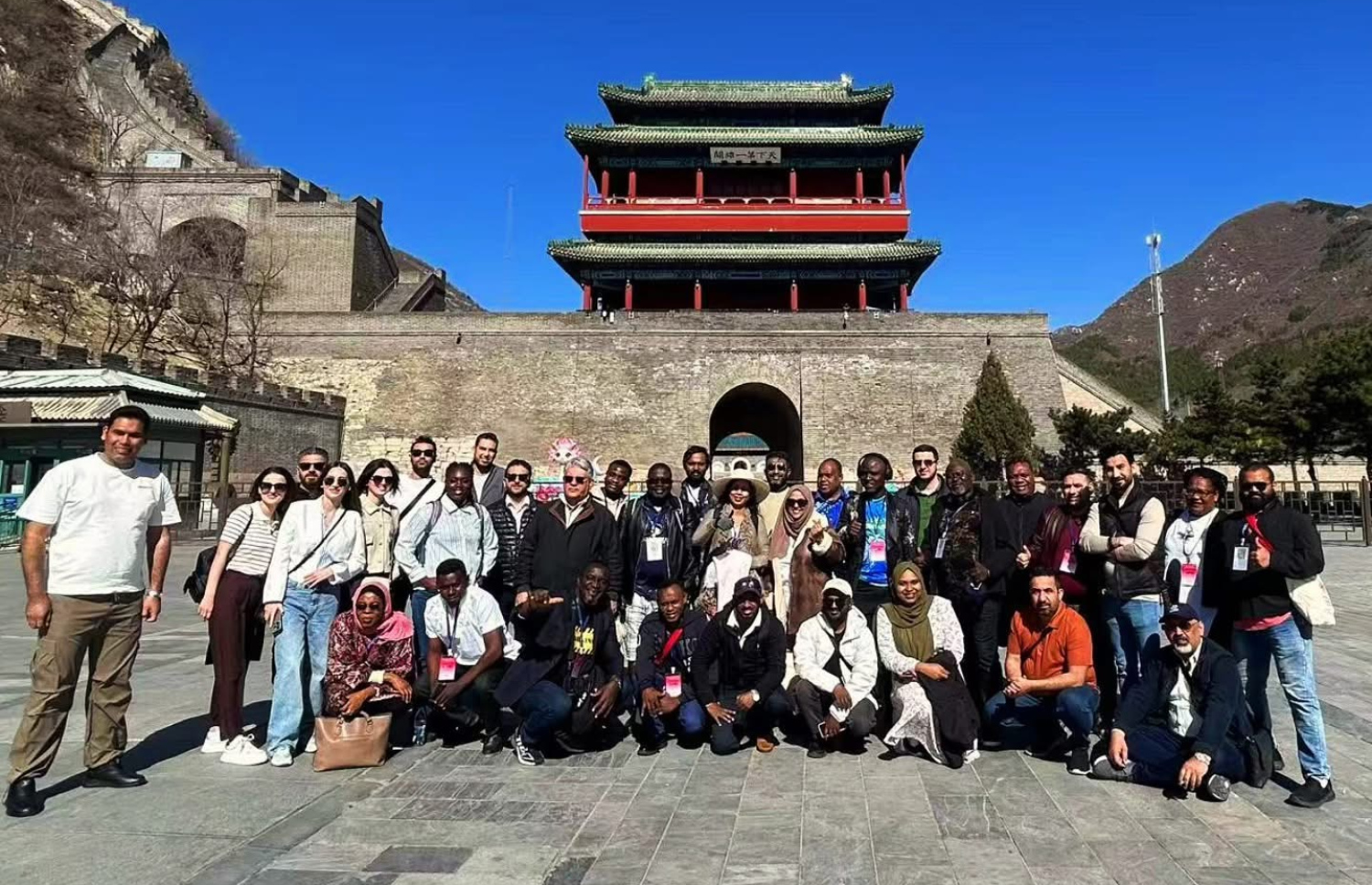 ޗައިނާ ސަރުކާރުން ބީއާރުއައިގެ ގައުމުތަކުގެ ނޫސްވެރިންނަށް އިންތިޒާމުކުރި ދަތުރުގައި ބައިވެރިވި އެކި ގައުމުތަކުގެ ނޫސްވެރިން ފޮޓޯއަކަށް ހުއްޓިގެން.