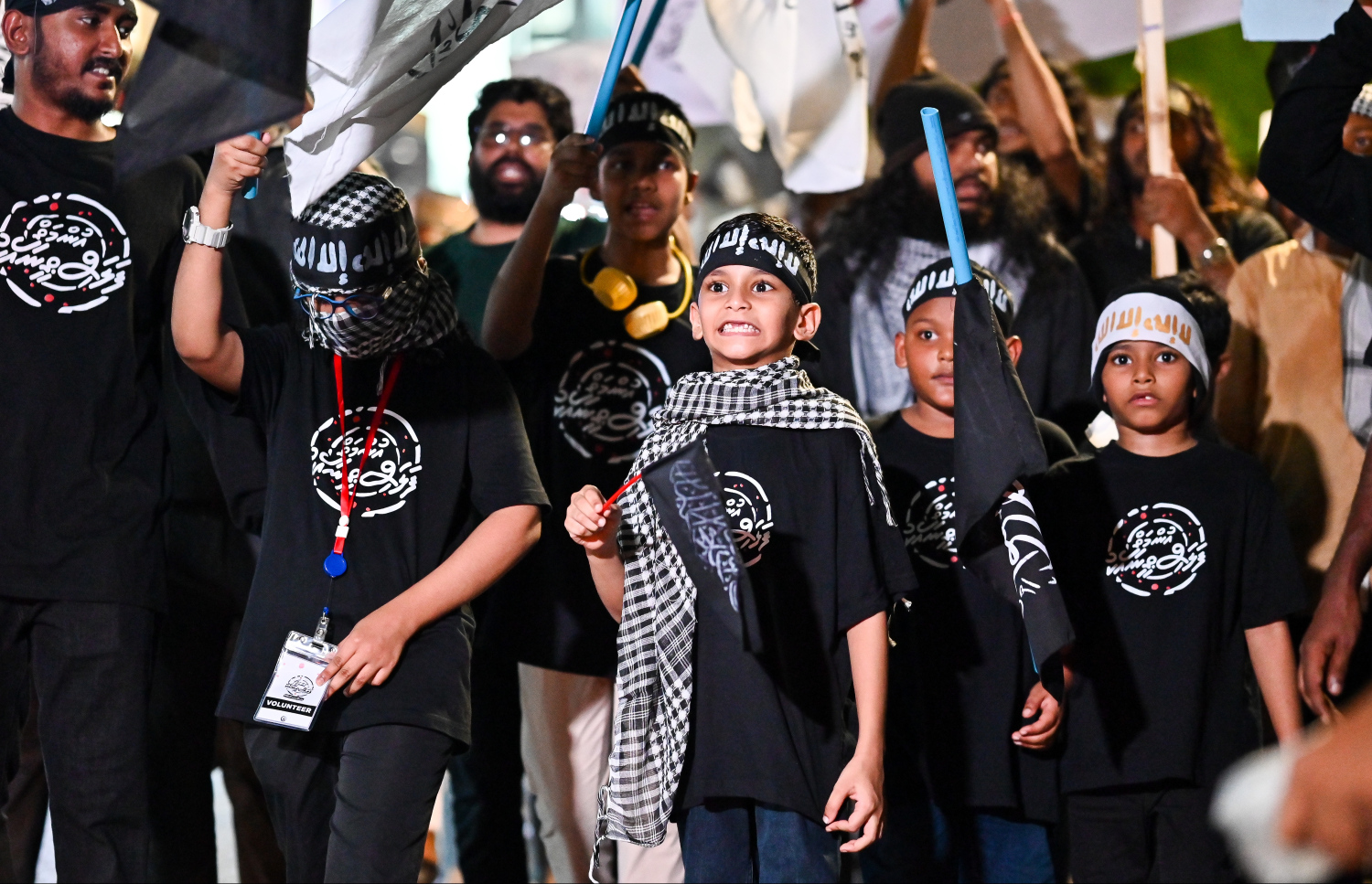 "އުންމަތް ފަލަސްތީނާ އެކު" ނަމުގައި މާލޭގައި ބޭއްވި ބޮޑު ހިނގާލުން މަޖީދީ މަގުގައި ކުރިއަށް ގެންދަނީ: މި ހަރަކާތުގައި ގިނަބަޔަކު ބައިވެރިވި.--- ފޮޓޯ: ފަޔާޒު މޫސާ \ މިހާރު