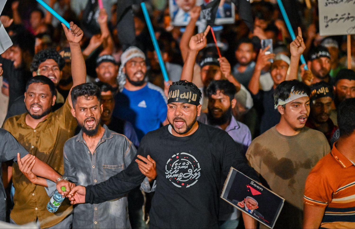 "އުންމަތް ފަލަސްތީނާ އެކު" ނަމުގައި މާލޭގައި ބޭއްވި ބޮޑު ހިނގާލުމުގެ ބައިވެރިން އިޒްރޭލާ ދެކޮޅަށް އަޑުއުފުލަނީ.--- ފޮޓޯ: ފަޔާޒު މޫސާ \ މިހާރު