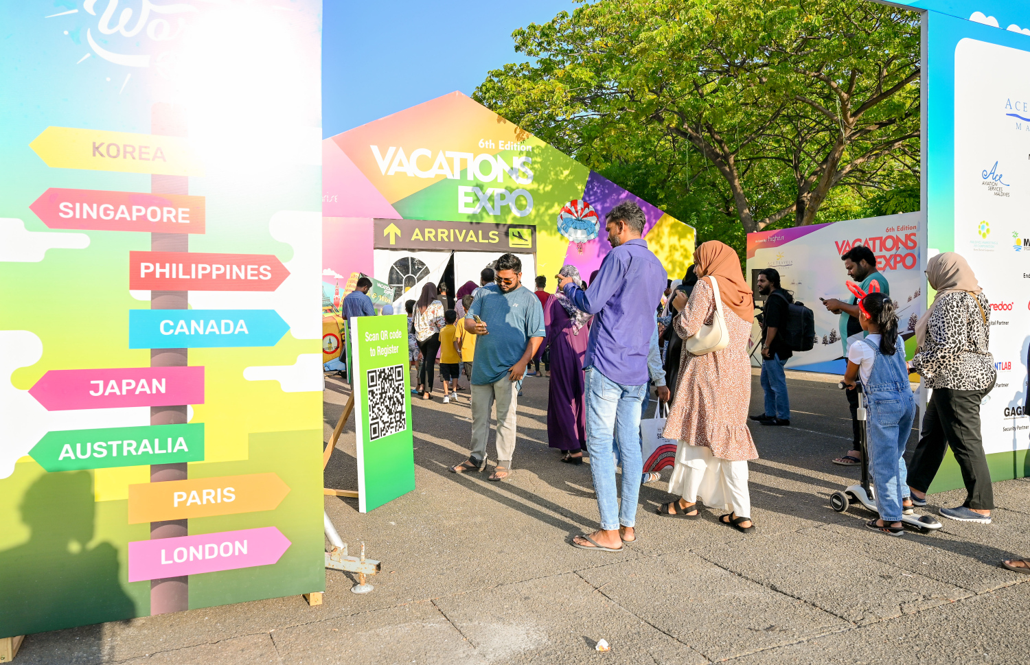 ހައިރައިސް ޕްރައިވެޓް ލިމިޓެޑުން އިންތިޒާމުކޮށްގެން ހުޅުމާލެ ސެންޓްރަލް ޕާކުގައި ކުރިއަށްގެންދާ ވެކޭޝަންސް އެކްސްޕޯ.-- ފޮޓޯ: ނިޝާން އަލީ