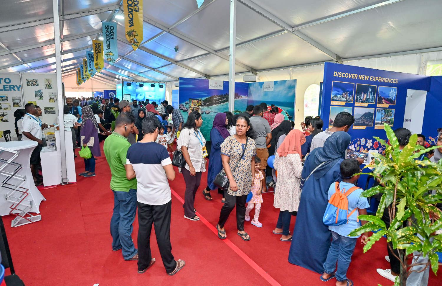 ހައިރައިސް ޕްރައިވެޓް ލިމިޓެޑުން އިންތިޒާމުކޮށްގެން ހުޅުމާލެ ސެންޓްރަލް ޕާކުގައި ކުރިއަށްގެންދާ ވެކޭޝަންސް އެކްސްޕޯ.-- ފޮޓޯ: ނިޝާން އަލީ | މިހާރު