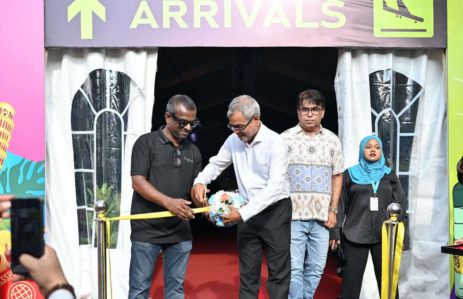 ހައިރައިސް ޕްރައިވެޓް ލިމިޓެޑުން އިންތިޒާމުކޮށްގެން ހުޅުމާލެ ސެންޓްރަލް ޕާކުގައި ކުރިއަށްގެންދާ ވެކޭޝަންސް އެކްސްޕޯ ޓޫރިޒަމް އެންޑް އެންވަޔަރަމަންޓު މިނިސްޓަރު ތޯރިގު އިބްރާހިމް ހުޅުއްވައިދެއްވަނީ -- ފޮޓޯ: ނިޝާން އަލީ