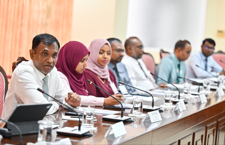 Viheumun 6 mas dhuvahuge chuttee negumun promotion nulibey usoolu badhalu kuran petition akah soi hoadhan fashaifi
