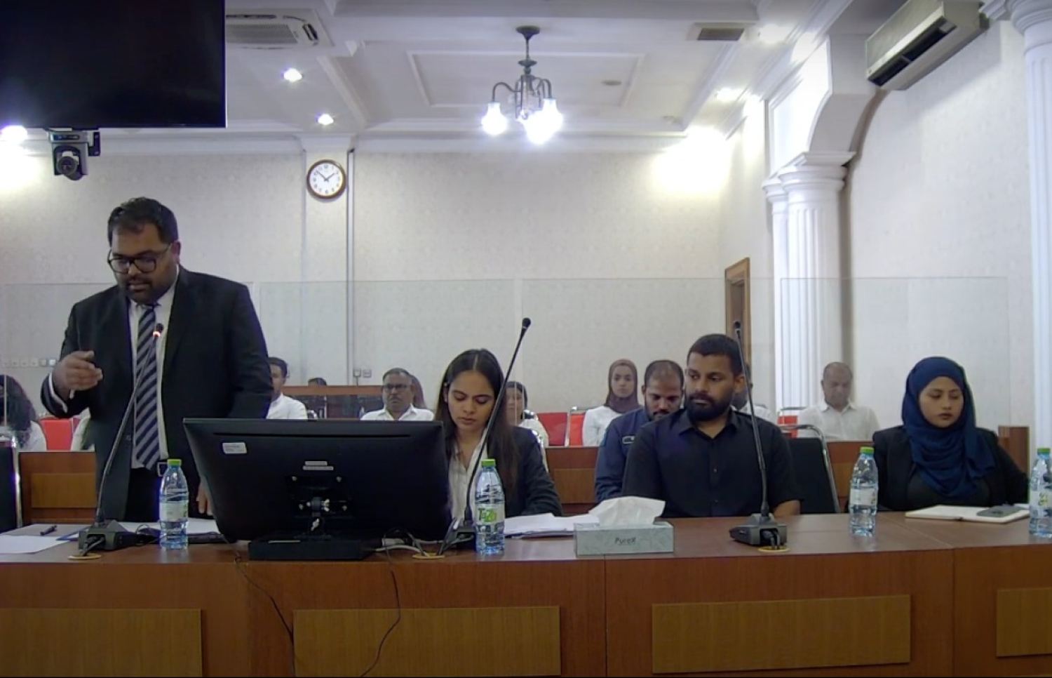 މިއަދު ކުރިއަށް ދިޔަ އަޑުއެހުމުގެ ތެރެއިން