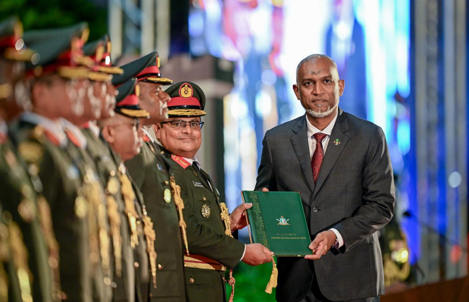 ސިފައިންގެ އަހަރީ ދުވަސް ފާހަގަ ކުރަން ބޭއްވި ޖަލްސާގެ ތެރެއިން: ދިވެހި ސިފައިންގެ އާމީއެއް އުފައްދާނެ ކަމަށް ރައީސް ވިދާޅުވި