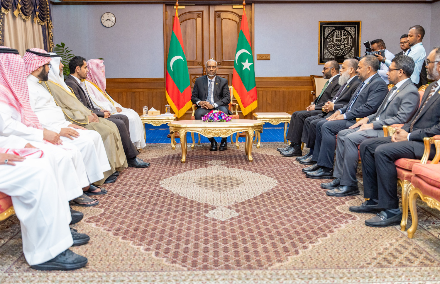 މަސްޖިދުއް ނަބަވީގެ އިމާމް ޑރ. ސަލާހުލްބުދައިރު ރައީސް ޑރ. މުހައްމަދު މުއިއްޒާ ބައްދަލު ކުރައްވަނީ --- ފޮޓޯ/އިސްލާމިކް މިނިސްޓްރީ