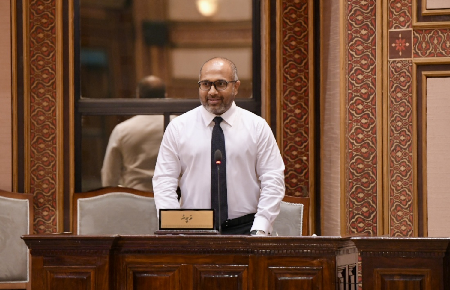 ރައްޔިތުންގެ މަޖިލީހުގެ މިއަދުގެ ޖަލްސާގައި މިނިސްޓަރު އިހުސާން -- ފޮޓޯ: މަޖިލިސް