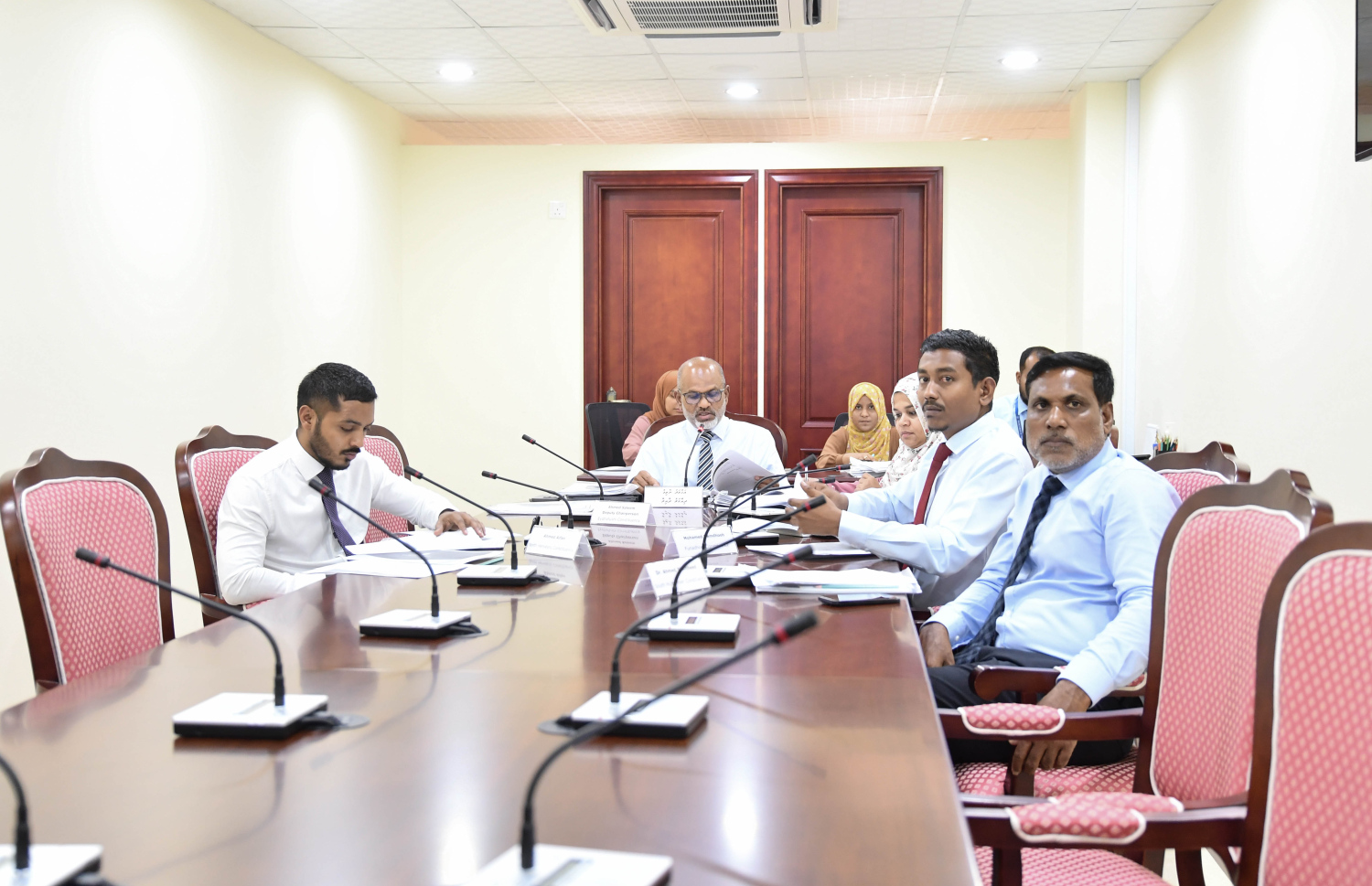 މާލިއްޔަތު ކޮމިޓީގެ ސަބް ކޮމިޓީގެ މިއަދުގެ ބައްދަލުވުން. --ފޮޓޯ: މަޖިލީހުގެ އިދާރާ