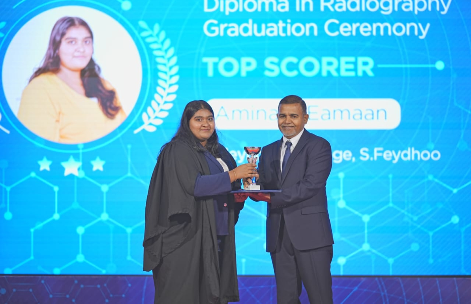 ރޭޑިއޯގްރަފަރުންނަށް ހިންގި ޑިޕްލޮމާ ޕްރޮގްރާމު -- ފޮޓޯ: އެސްޓީއޯ