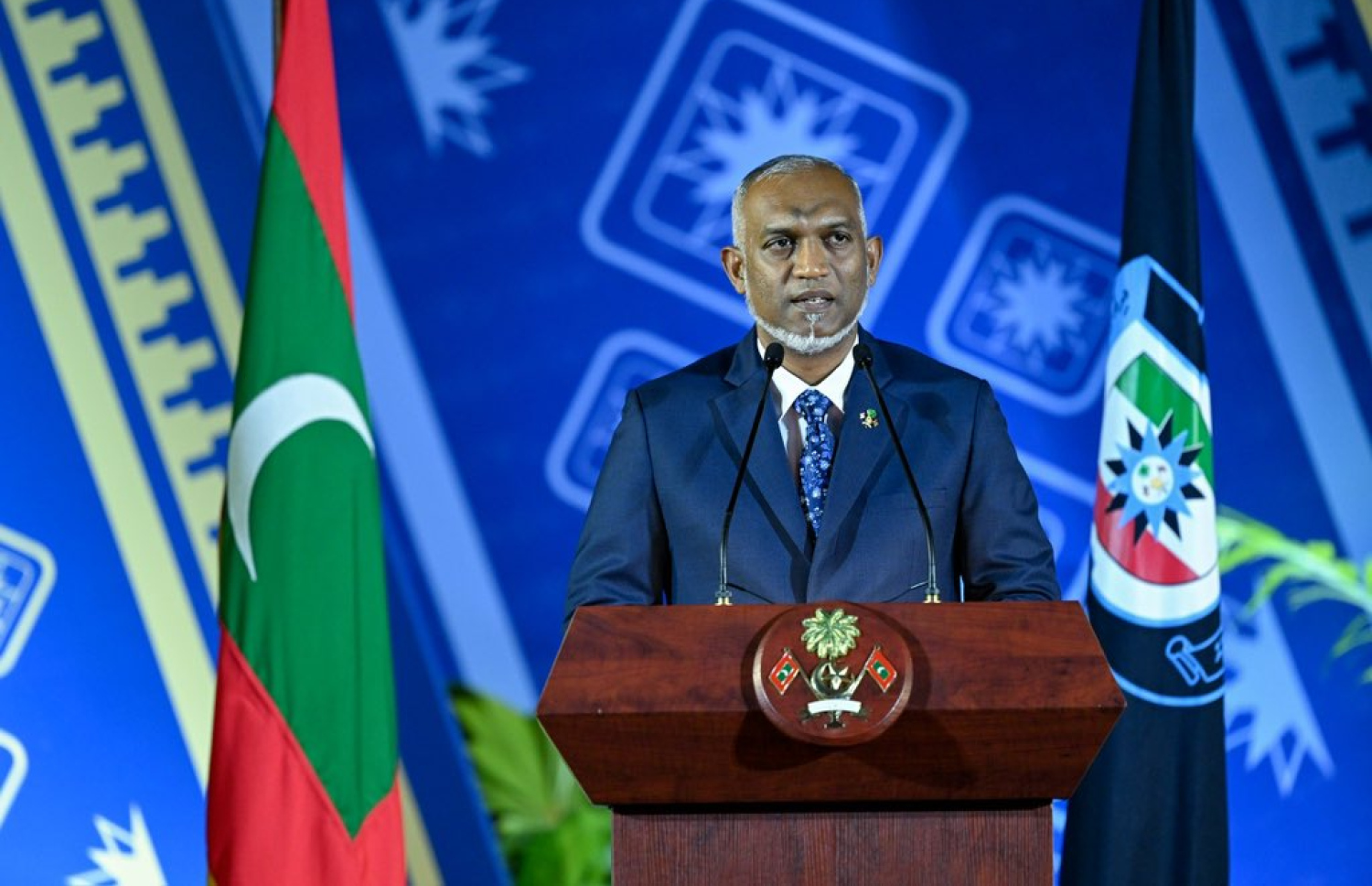 ފުލުހުންގެ 92 ވަނަ އަހަރީ ދުވަސް ފާހަގަކުރުމުގެ ގޮތުން ބޭއްވި ރަސްމީ ޖަލްސާގައި ރައީސް ޑރ. މުހައްމަދު މުއިއްޒު ވާހަކަދައްކަވަނީ.-- ފޮޓޯ: ރައީސް އޮފީސް