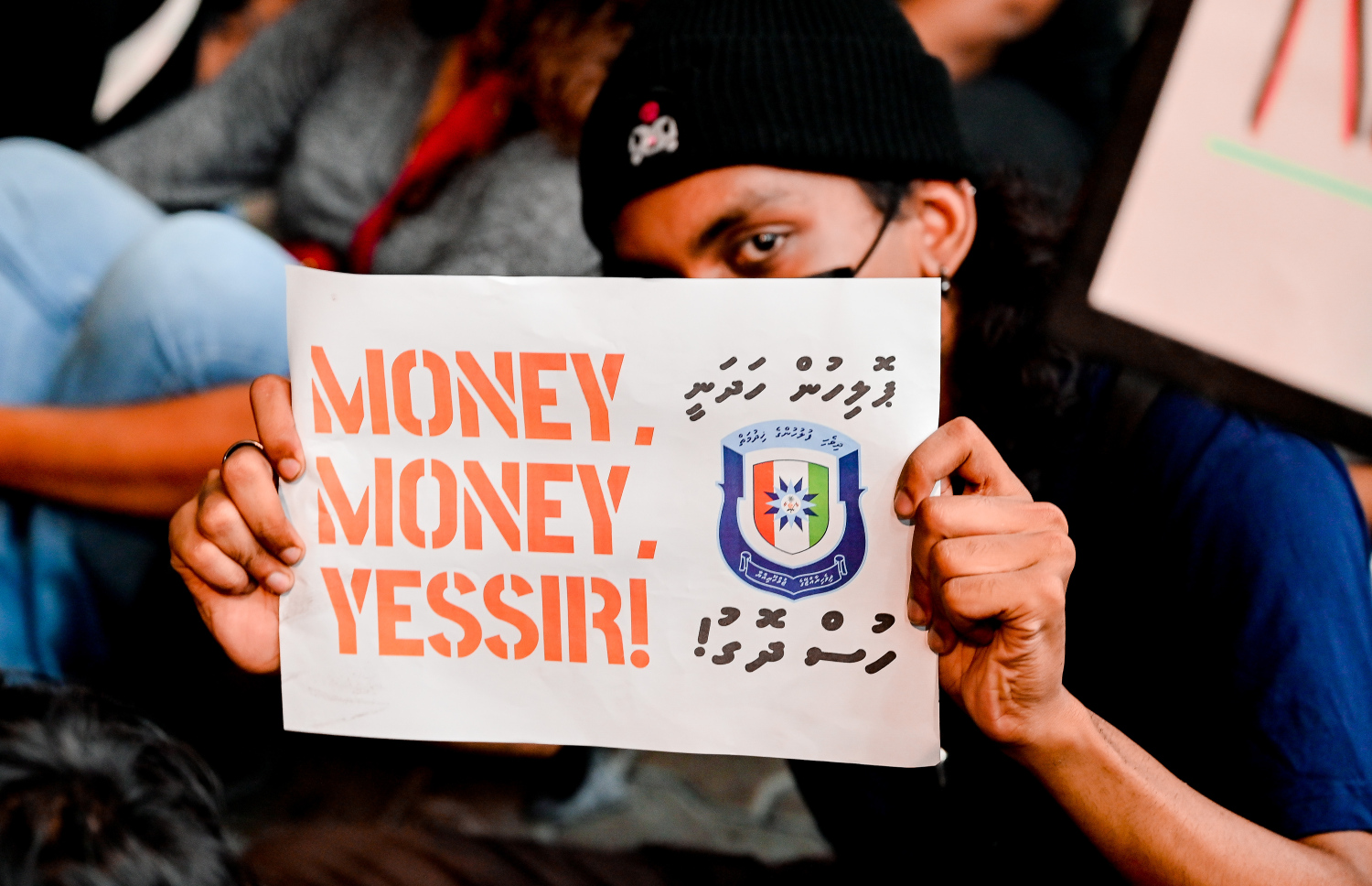 މާލޭގެ އިމާރާތަކުން ވެއްޓުނު ހައްވާ ޔުމްނު ރަޝީދަށް އިންސާފު ގާއިމްކޮށްދިނުމަށް ގޮވާލައި ޒުވާނުން ކުރި މުޒާހަރާ.-- ފޮޓޯ: ނިޝާން އަލީ | މިހާރު