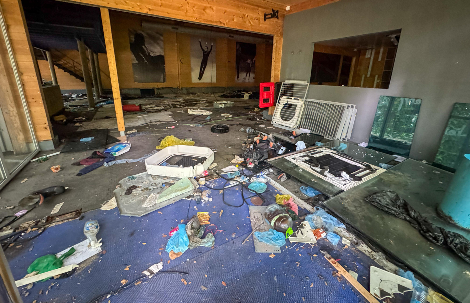 މަރާމާތުކުރުމަށް ކަމަށް ބުނެ ސަލްޓަން ޕާކު ބަންދުކޮށްފައިވާ ސަރަހައްދެއް--- ފޮޓޯ: ނިޝާން އަލީ |  މިހާރު