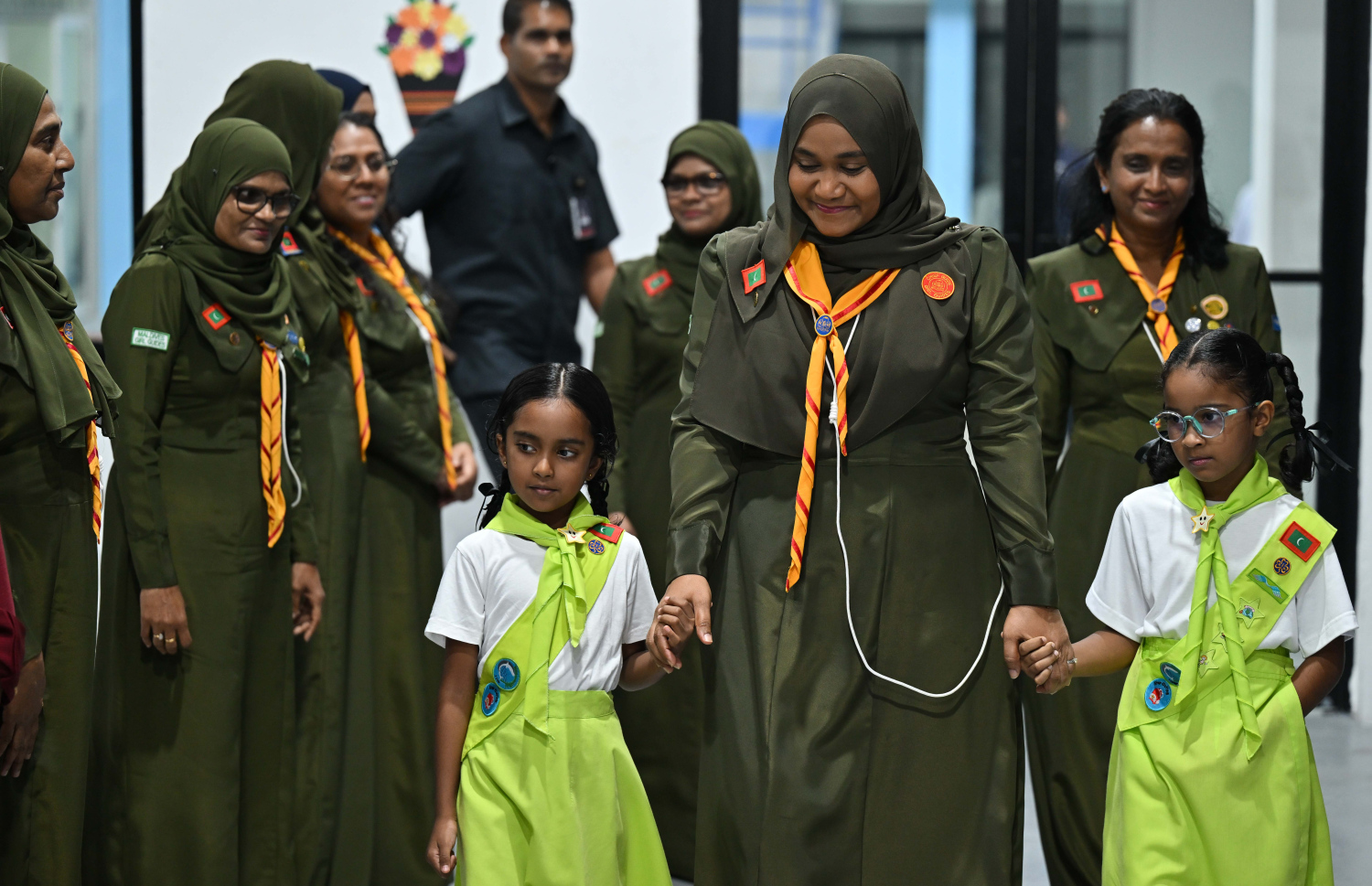 މޯލްޑިވްސް ގާލްގައިޑްސް އެސޯސިއޭޝަންގެ 2024 ވަނަ އަހަރުގެ އަހަރީ އާންމު ޖަލްސާގައި ފަސްޓް ލޭޑީ ސާޖިދާ މުހައްމަދު ބައިވެރިވެވަޑައިގަންނަވަނީ. -- ފޮޓޯ: ރައީސް އޮފީސް