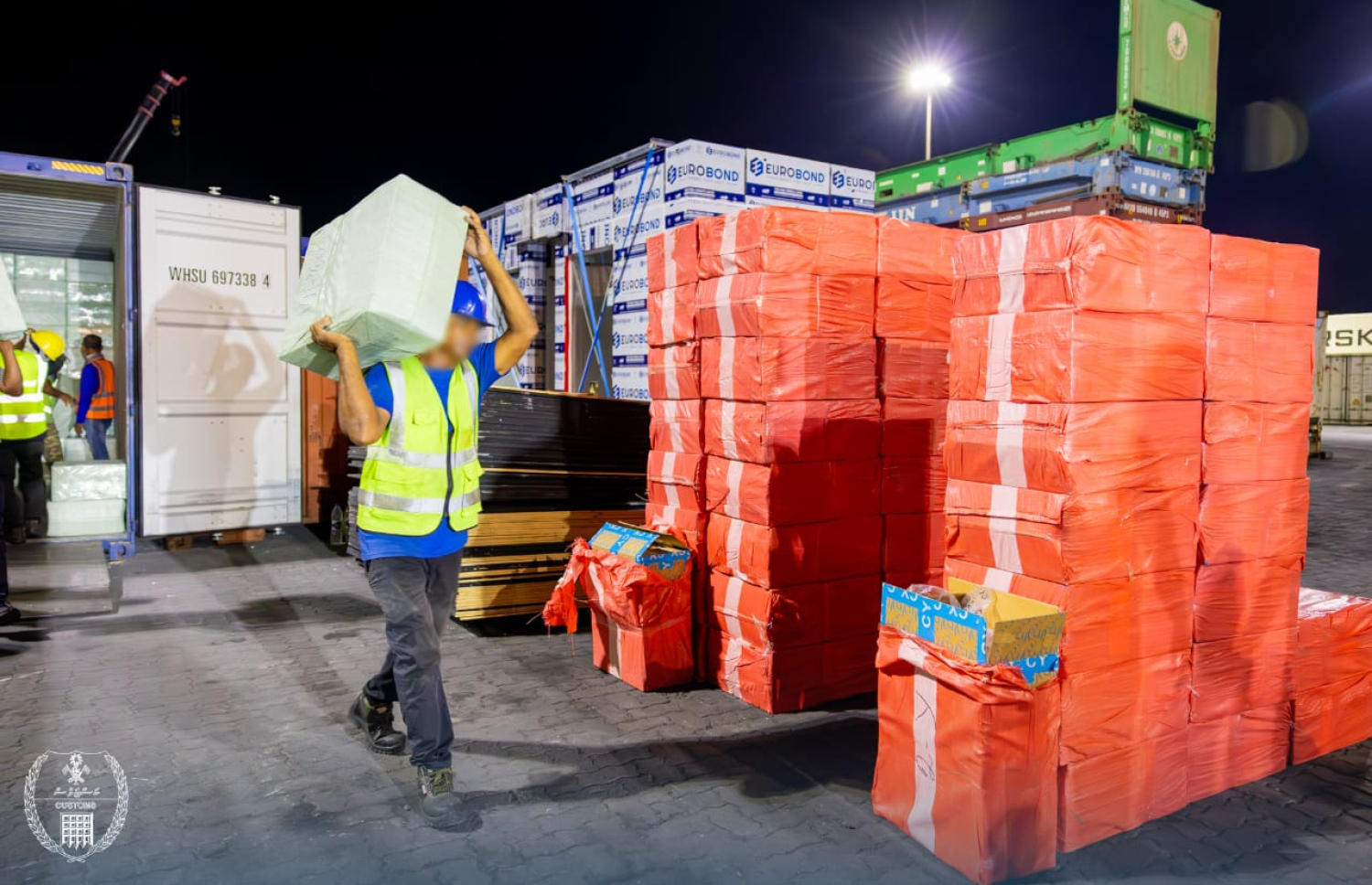 އޭޕްރީލް މަހުގެ 26 ވަނަ ދުވަހުގެ ރޭ ސިނގިރޭޓު ޝިޕްމަންޓް އަތުލައިގަނެ، ކަސްޓަމްސް އިން ހިފަހައްޓާފައި. -- ފޮޓޯ: ކަސްޓަމްސް