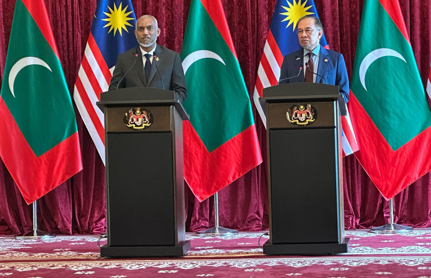 ޖޮއިންޓް ޕްރެސްގައި ރައީސް މުއިއްޒު މިއަދު ވާހަކަފުޅު ދައްކަވަނީ. -- ފޮޓޯ: މިހާރު