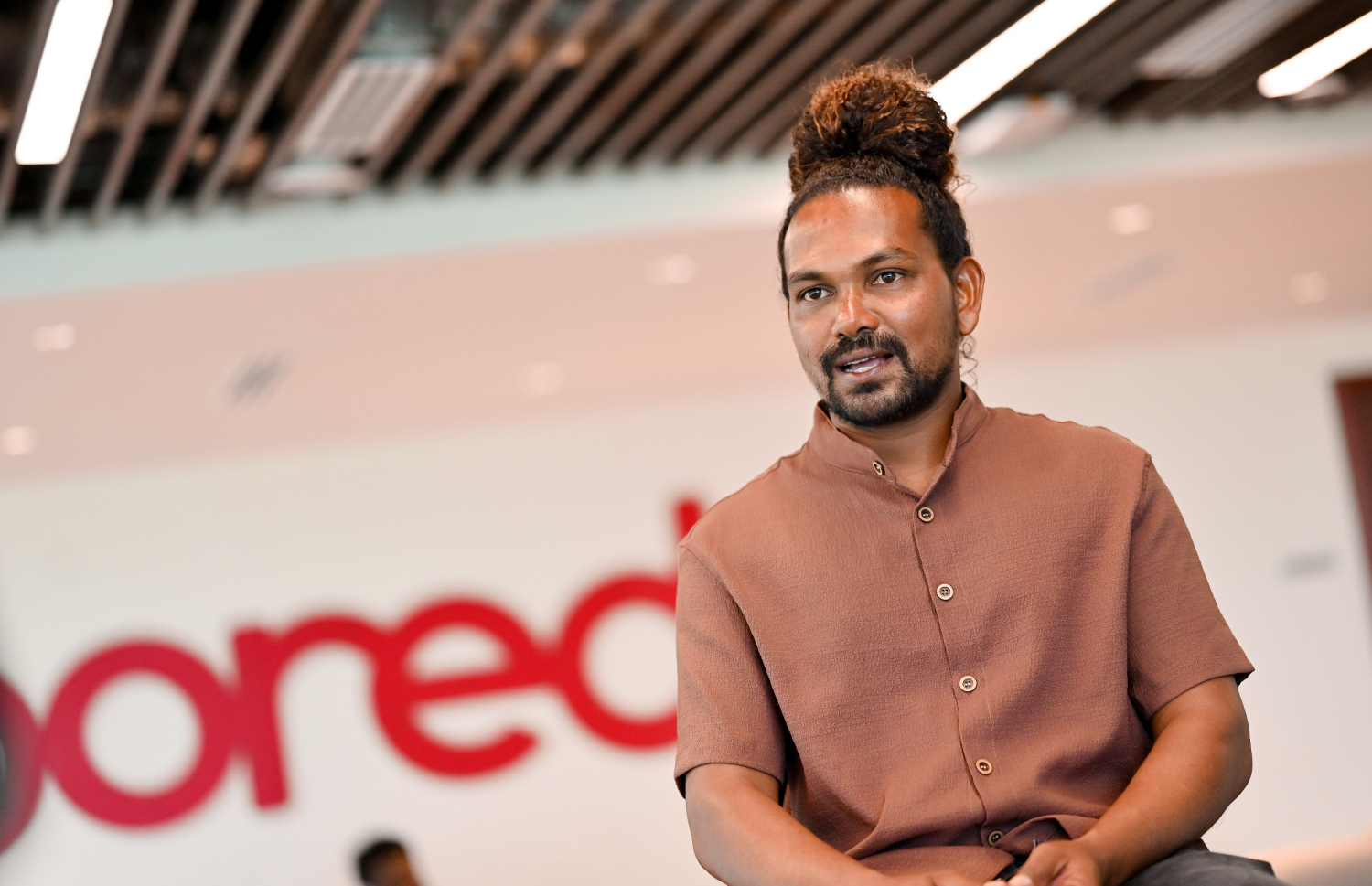 ރާޝިދުގެ މަސްވެރިކަމުގެ ދާއިރާގެ އެކި ތަޖުރިބާތައް ހިއްސާކުރަނީ. -- ފޮޓޯ: ނިޝާން އަލީ | މިހާރު