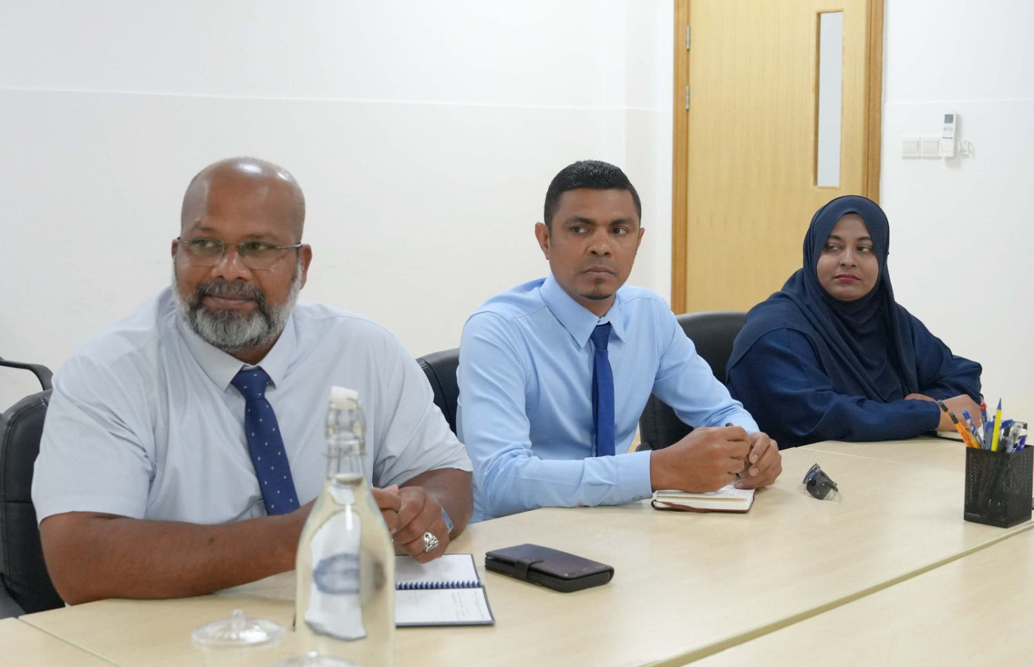 ނަފުސާނުީ އަނިޔާ ލިބޭ މީހުންނަށް އަދަބިއްޔާތުގެ އެހީގައި ފަރުވާދިނުމަށް ދިވެހިބަހުގެ މިނިސްޓްރީން ފުލުހުންނާ އެކު މަޝްވަރާކުރުމަށް ބޭއްވި ބައްދަލުވުން.-- ފޮޓޯ: ދިވެހިބަހާއި ސަގާފަތާ ބެހޭ މިނިސްޓްރީ