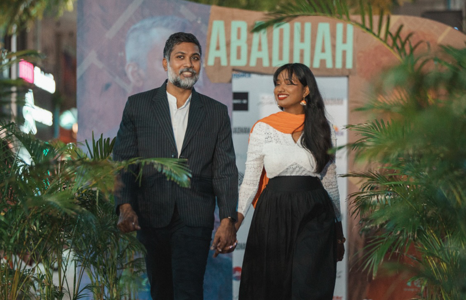 ދިވެހި ފިލްމު "އަބަދަށް"ގެ ރެޑްކާޕެޓް އިވެންޓްގައި އެ ފިލްމުގެ ބައެއް އެކްޓަރުން ބައިވެރިވަނީ -- ފޮޓޯ: ނޫރް އެން މޫވީ