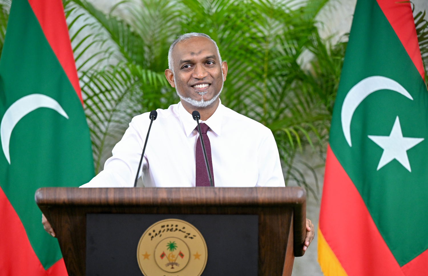 އިއްޔެގެ ނިއުސް ކޮންފަރެންސްގައި ރައީސް މުއިއްޒު ނޫސްވެރިއެއްގެ ސުވާލު އަޑުއައްސަވަނީ.