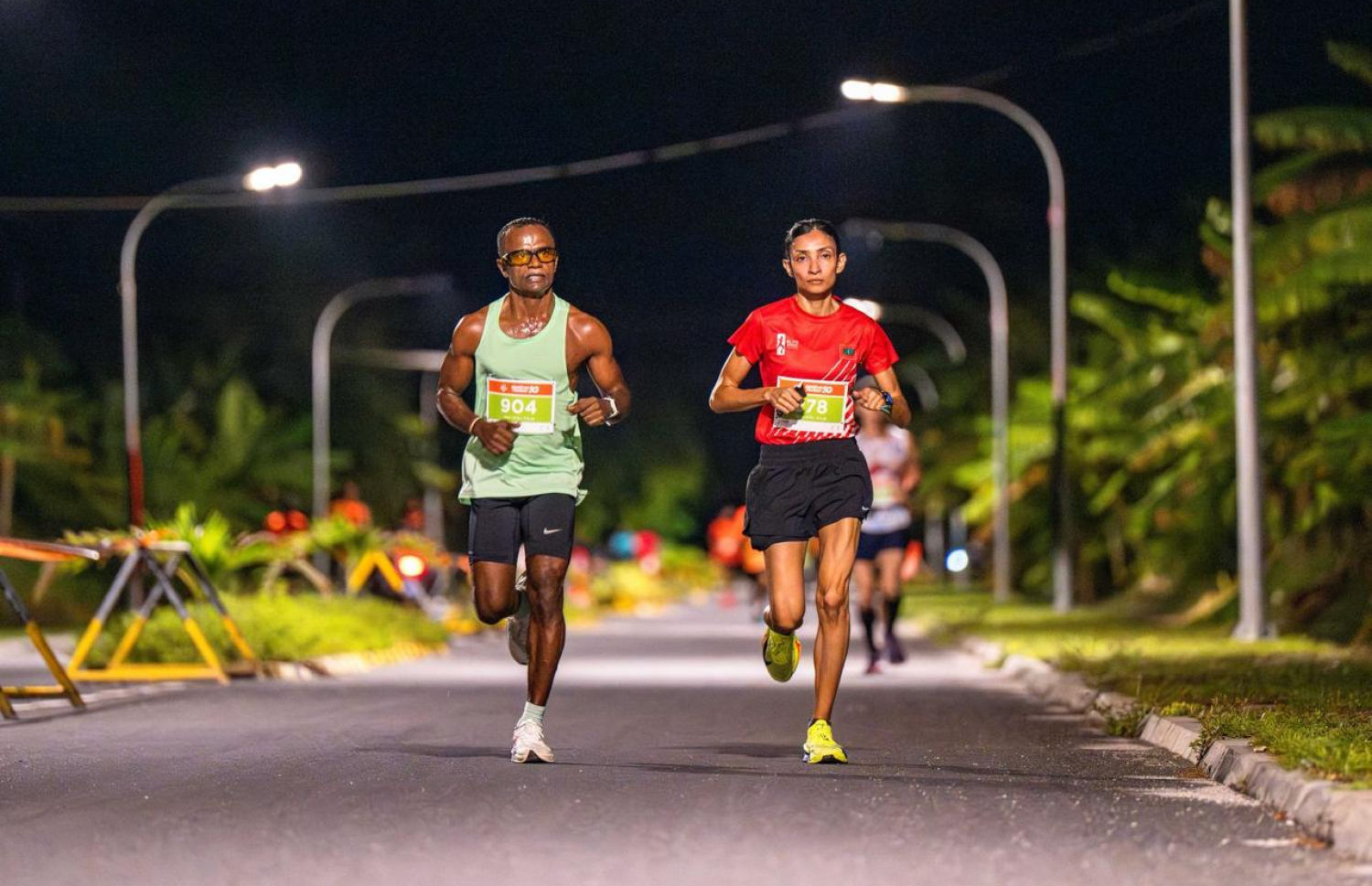 ދިރާގު ފުވައްމުލައް ރަންގެ ހާފް މެރެތަން ދުވުމުގެ ބައިވެރިން ދުވަނީ: މި ރަންގައި ދުނިޔޭގެ އެކި ގައުމުތަކުގެ ދުވުންތެރިން ހިމނޭ ގޮތަށް 1،112 ދުވުންތެރިން ބައިވެރިވި -- ފޮޓޯ: ދިރާގު