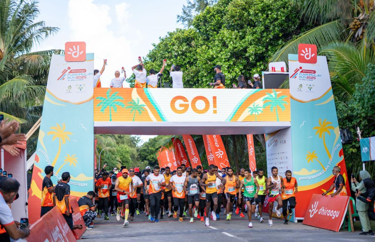 ދިރާގު ފުވައްމުލައް ރަންގެ 10 ކިލޯމީޓަރުގައި ދުވާ ދުވުންތެރިން ދުވަން ތައްޔާރު ވެގެން.--- ފޮޓޯ: ދިރާގު