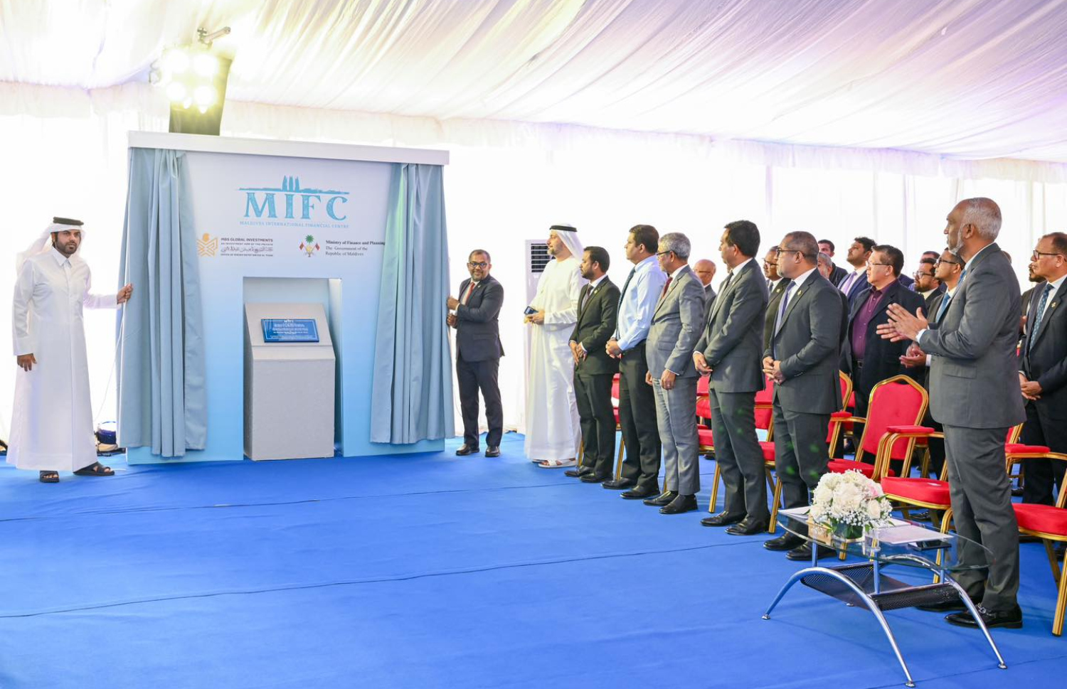 މޯލްޑިވްސް އިންޓަނޭޝަނަލް ފައިނޭންޝަލް ސެންޓަރުގެ ބިންގާ މި އަހަރުގެ މޭ ފަސްވަނަ ދުވަހު އަޅުއްވައި ދެއްވަނީ.