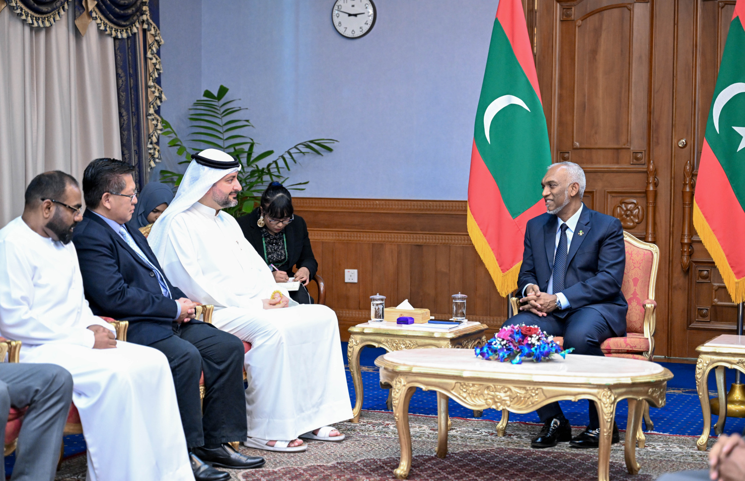 އެމްބީއެސް އިންވެސްޓްމަންޓްސްގެ ޗެއާމަން މަރްވާން އަލްހާޖިރީއާ ރައީސް މުއިއްޒު މިއަދު ބައްދަލުކުރައްވަނީ.