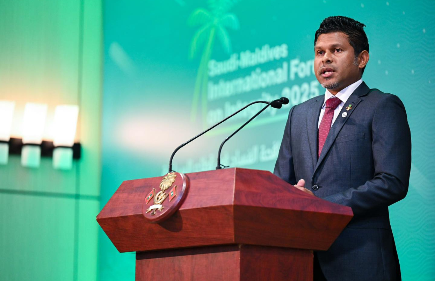 އޭސީސީން ބާއްވާ ފޯރަމް ފެށުމުގެ ރަސްމިއްޔާތުގައި ނައިބު ރައީސް ވާހަކަފުޅުދައްކަވަނީ.-- ފޮޓޯ: ރައީސް އޮފީސް