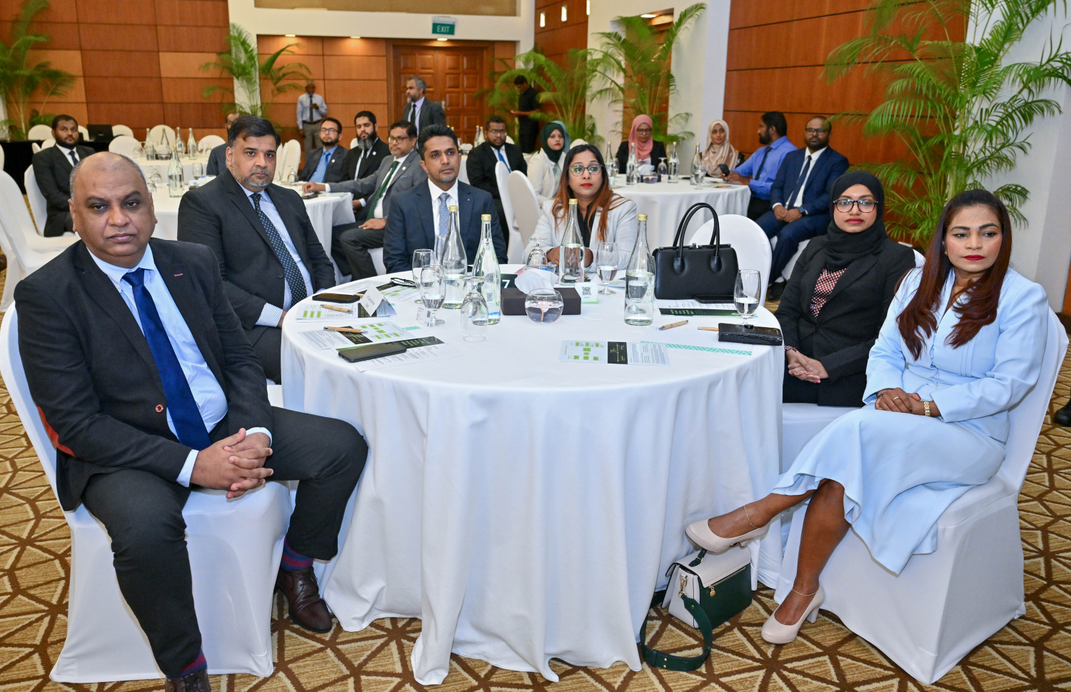 "މޯލްޑިވްސް ސޯޝަލް އިސްލާމިކް ފައިނޭންސް އިނީޝިއޭޓިވް (މިފްސީ)" އިފްތިތާހު ކުރުމަށް ބޭއްވި ރަސްމިއްޔާތުގައި ކުންފުނިތަކުގެ އިސްވެރިން ބައިވެރިވެވަޑައިގަންނަވަނީ.--- ފޮޓޯ: ރައީސް އޮފީސް