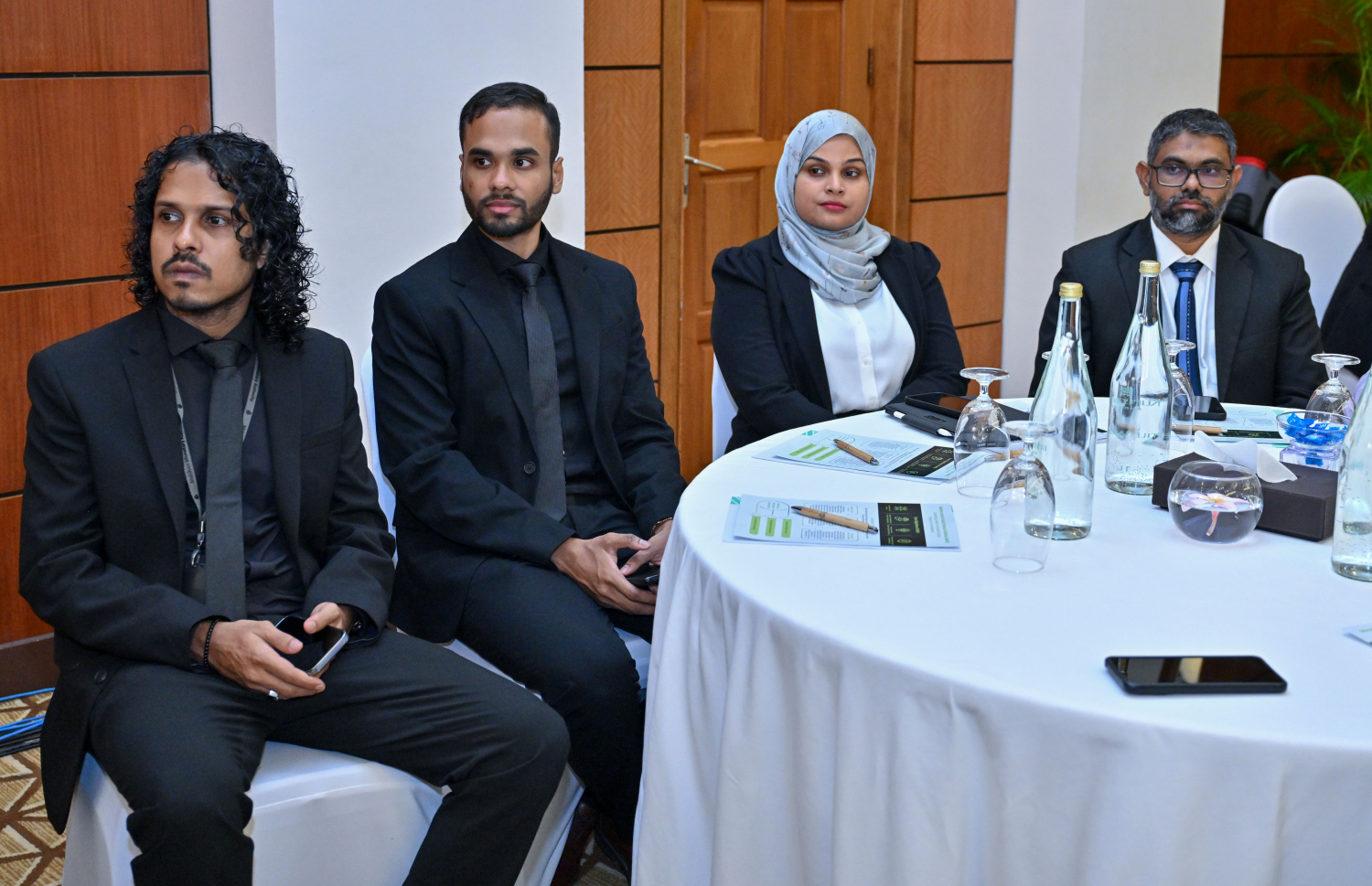 "މޯލްޑިވްސް ސޯޝަލް އިސްލާމިކް ފައިނޭންސް އިނީޝިއޭޓިވް (މިފްސީ)" އިފްތިތާހު ކުރުމަށް ބޭއްވި ރަސްމިއްޔާތުގައި އެމްއެމްއޭގެ ބައެއް މުވައްޒަފުން ބައިވެރިވަނީ -- ފޮޓޯ: ރައީސް އޮފީސް