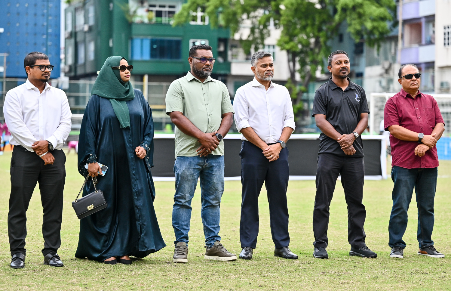 ބަންޑާރަ ކަޕް ފެށުމަށް ބޭއްވި ކުޑަ ހަފްލާގައި ޕީޖީ އައްބާސް ޝަރީފް، އެޓާނީ ޖެނެރަލް އަހުމަދު އުޝާމްގެ އިތުރުން ކޯޓްތަކުގެ އިސްފަނޑިޔާރުންނާއި ޖޭއެސްސީގެ ރައީސް އަދި ގާނޫނީ ދާއިރާގެ ބޭފުޅުން ބައިވެރިވެ ވަޑައިގަންނަވަނީ -- ފޮޓޯ: ފަޔާޒު މޫސާ | މިހާރު