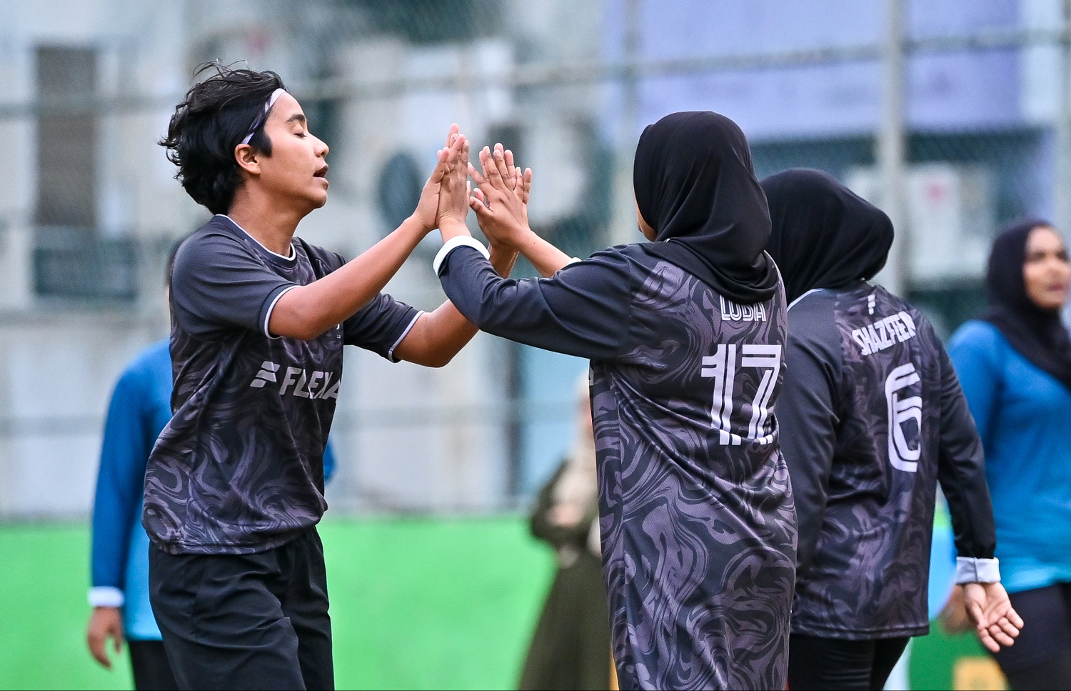 ބަންޑާރަ ކަޕްގައި އަންހެން ޑިވިޝަންގެ މެޗެއްގައި ގޯލް ޖެހުމަށްފަހު އުފާފާޅުކުރަނީ -- ފޮޓޯ: ފަޔާޒު މޫސާ | މިހާރު