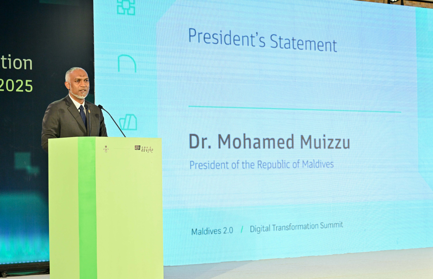 މޯލްޑިވްސް 2.0 ސަމިޓުގައި ރައީސް ޑރ. މުހައްމަދު މުއިއްޒު ވާހަކަފުޅު ދައްކަވަނީ.--