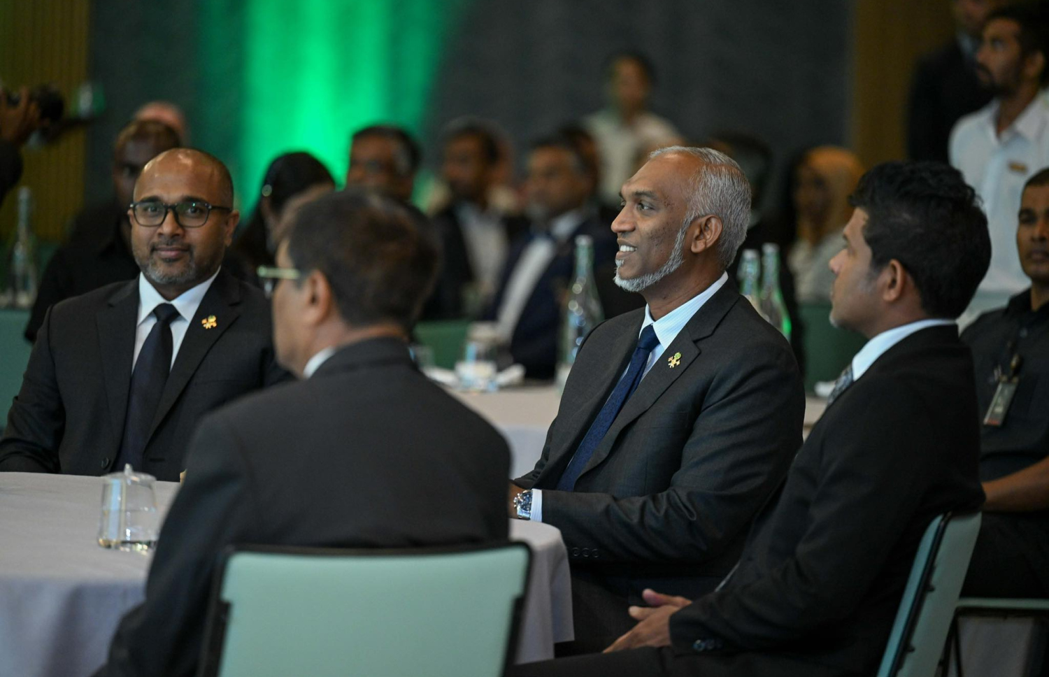 "ރާއްޖެ 2.0" އިފުތިތާހު ކުރުމާއި "މޯލްޑިވްސް ޑިޖިޓަލް ޓްރާންސްފޯމޭޝަން ސަމިޓު" ހުޅުވުމުގެ ރަސްމިއްޔާތުގައި ރައީސް މުއިއްޒު މިރޭ ބައިވެރިވެވަޑައިގަންނަވަނީ.---ފޮޓޯ: ރައީސް އޮފީސް