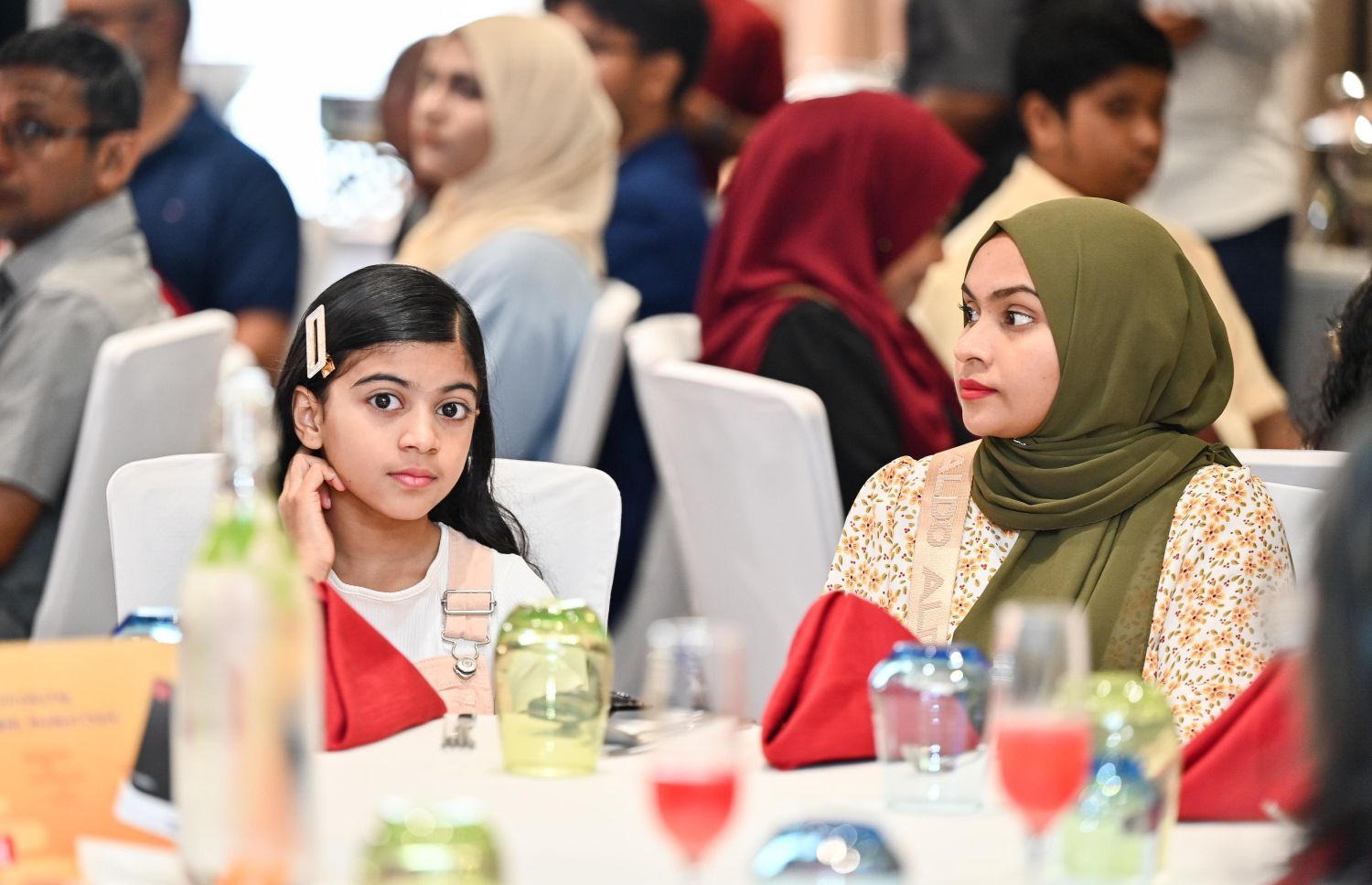 ސްޓޫޑެންޓް ކާޑު ތައާރަފްކުރުމަށް ބޭއްވި ރަސްމިއްޔާތުގެ ތެރެއިން -- ފޮޓޯ: ފަޔާޒް މޫސާ / މިހާރު