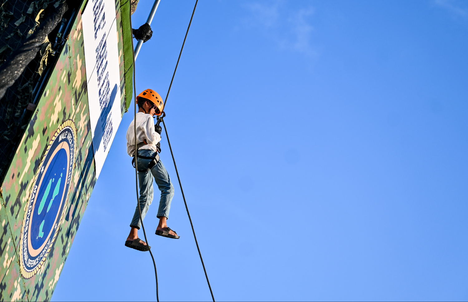 ކުޑަކުދިންގެ ދުވަސް ފާހަގަކުރަން އެޗްޑީސީގެ ފަރާތުން ރުއްގަނޑު 3 ގައި ސިފައިން ކުރިއަށް ގެންދިޔަ ހަރަކާތުގައި ކުއްޖަކު ބައިވެރިވަނީ - ފޮޓޯ: ފަޔާޒު މޫސާ | މިހާ