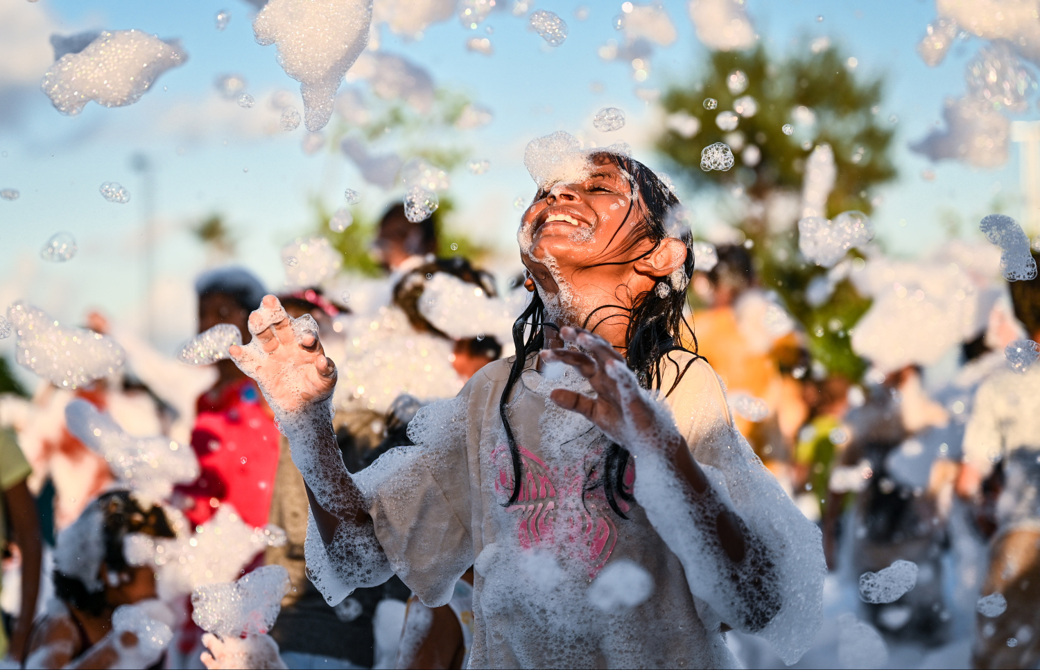 ކުޑަކުދިންގެ ދުވަސް ފާހަގަކުރަން އެޗްޑީސީގެ ފަރާތުން ހިޔާ ޕާކްގައި ބޭއްވި ހަވީރުގައި ކުޑަކުދިން ބައިވެރިވަނީ - ފޮޓޯ: ފަޔާޒު މޫސާ | މިހާރު