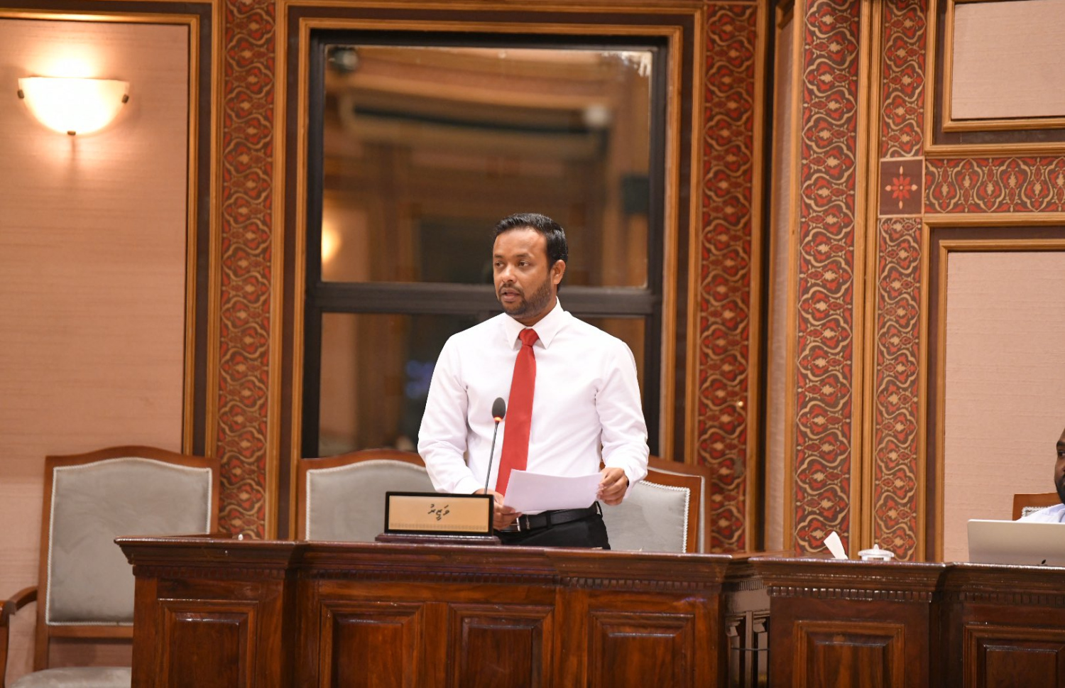 އިންފްރާސްޓްރަކްޗާ މިނިސްޓަރު ޑރ. އަބްދުﷲ މުއްތަލިބް - ފޮޓޯ: މަޖިލިސް