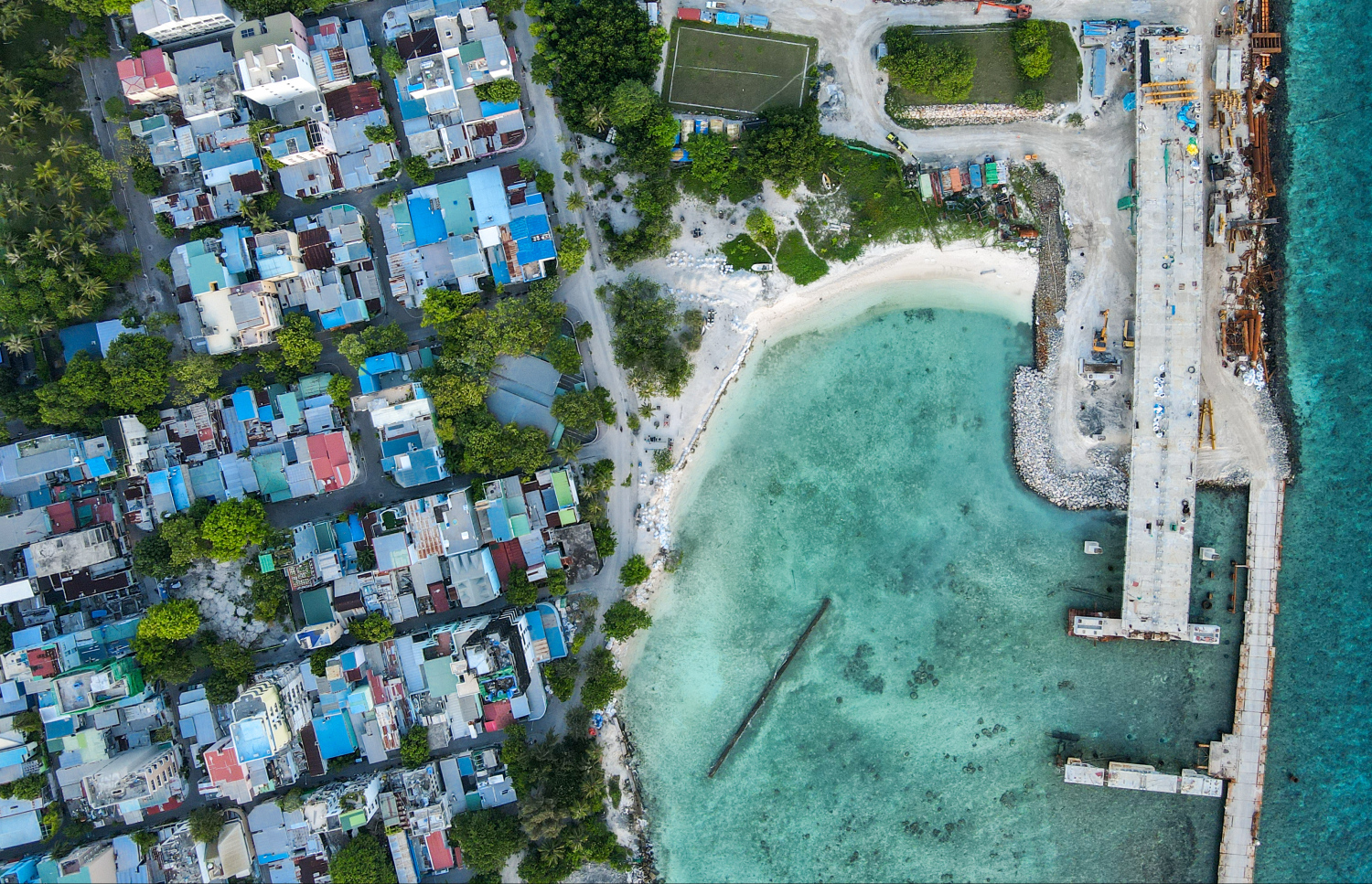 ތިލަމާލެ ބްރިޖުގެ ވިލިމާލެއާ ގުޅާލާ ސަރަހައްދުގެ މަސައްކަތް ކުރިއަށް ގެންދަނީ.--- ފޮޓޯ: ފަޔާޒު މޫސާ | މިހާރު