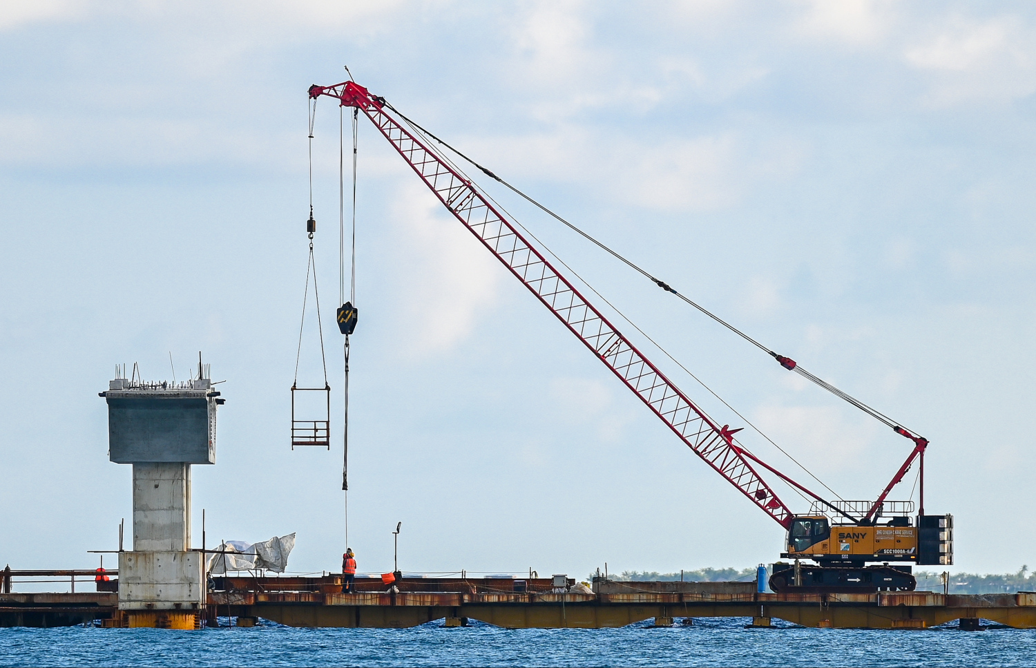 ތިލަމާލެ ބްރިޖުގެ މަސައްކަތް ކުރިއަށް ގެންދަނީ.--- ފޮޓޯ: ފަޔާޒު މޫސާ | މިހާރު