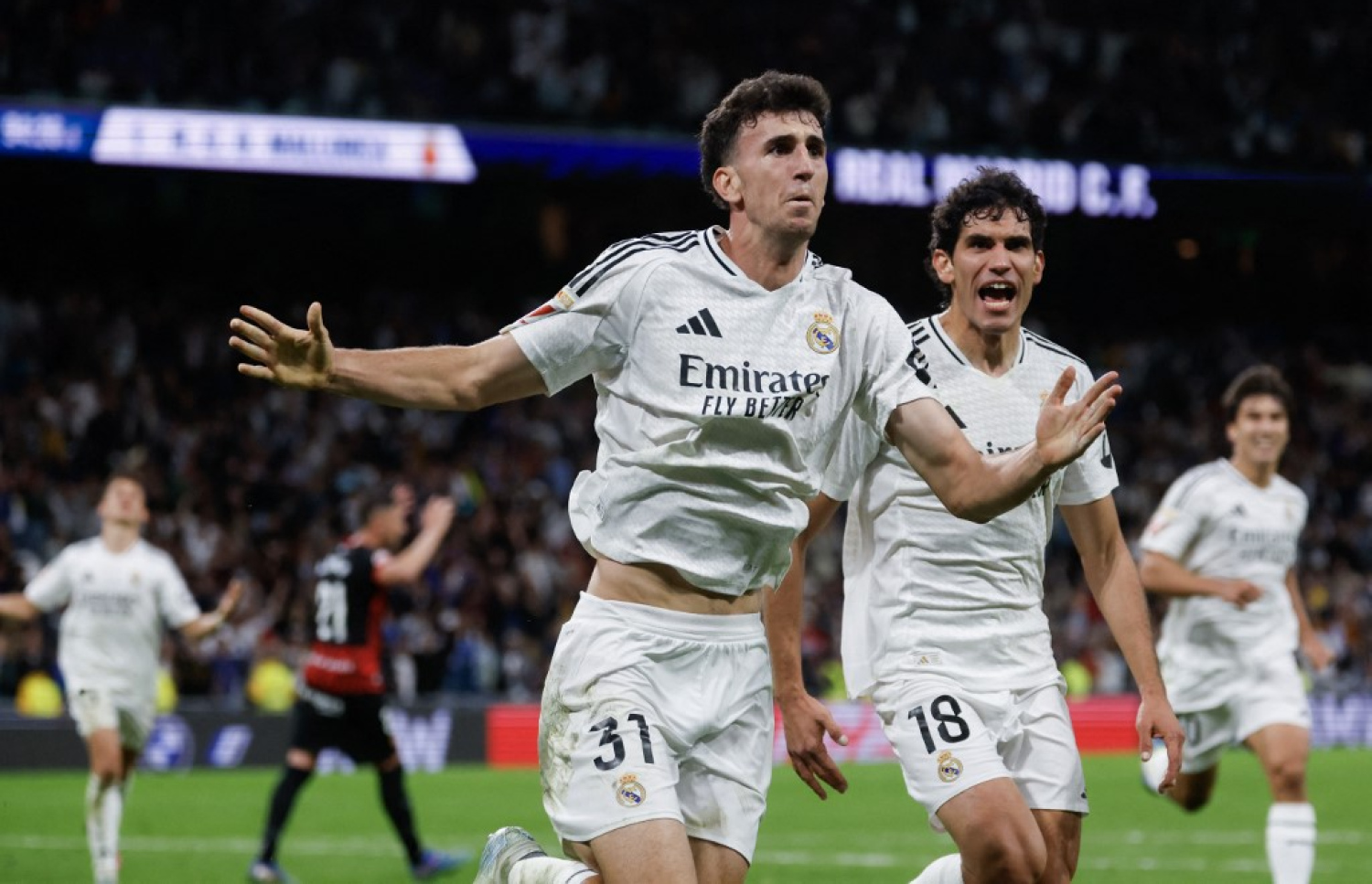 ރެއާލް މޮޅުކޮށްދިން ލަނޑު ޖެހި ޑިފެންޑަރު ޔަކޯބޯ. -- ފޮޓޯ: އޭއެފްޕީ