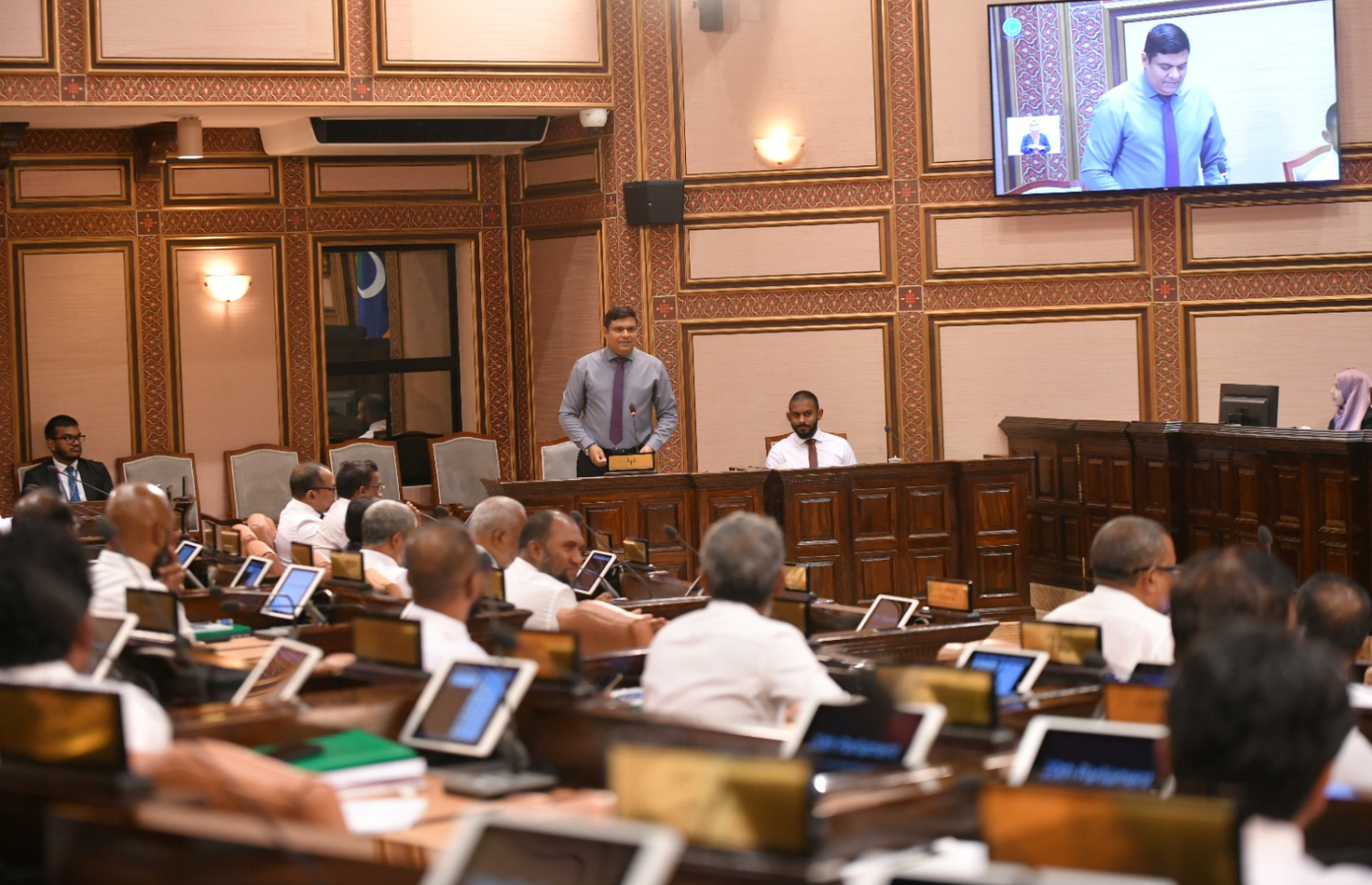 މިނިސްޓަރު އަމީން މަޖިލީހަށް ޖަވާބުދާރީވަނީ: އޭނާ ދިރިއުޅޭ ގެ ބަލާފާސްކުރަން ކޯޓު އަމުރެއް ބޭނުން ނުވާނެ ކަމަށް ދަންނަވަން ސީޕީއަށް ގުޅުއްވި ކަމަށް ވިދާޅުވި