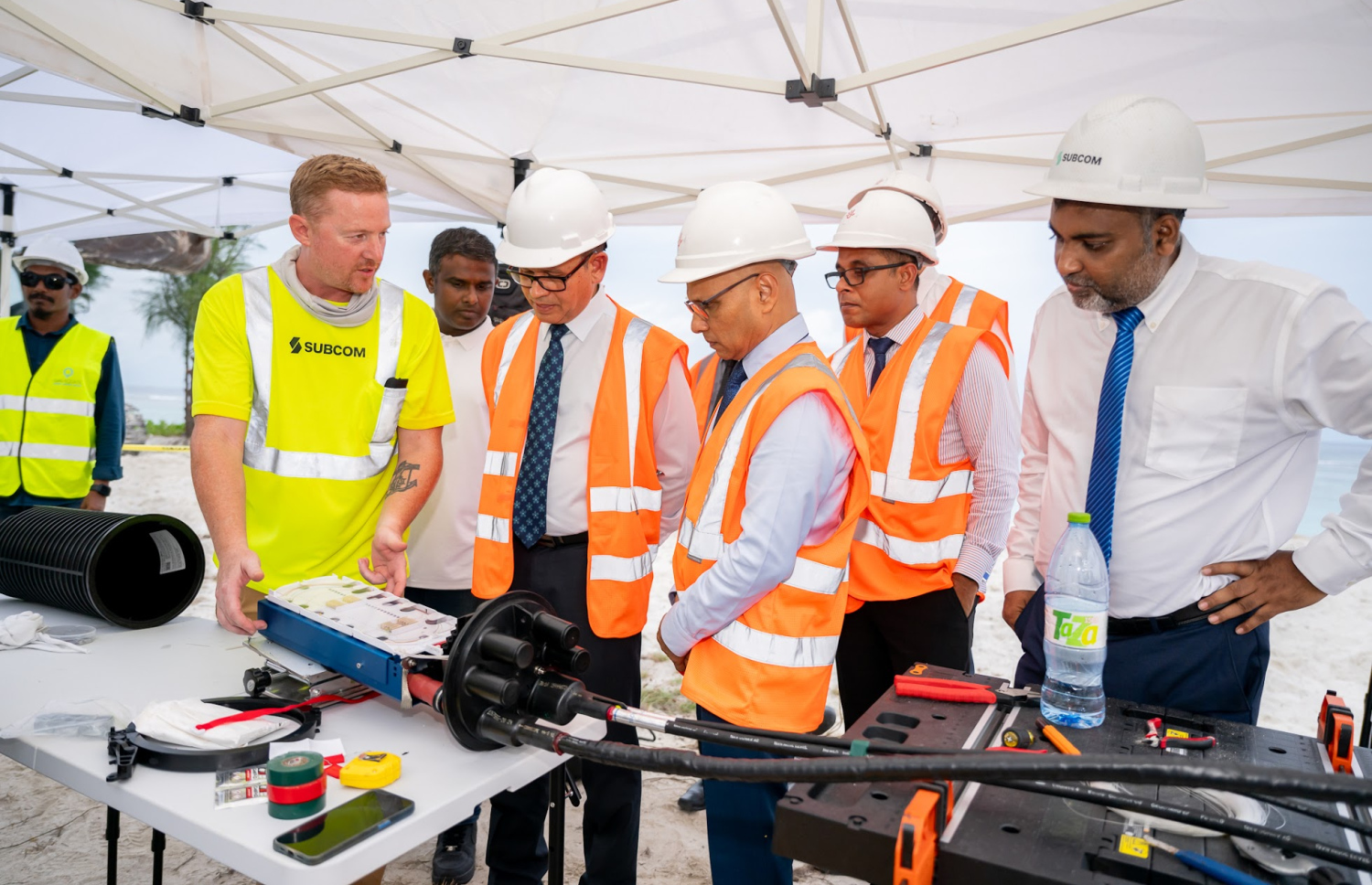 ދިރާގުގެ އާ ސަބްމެރިން ކޭބަލްގެ މަސައްކަތް ބަލާލައްވަނީ -- ފޮޓޯ: ދިރާގު