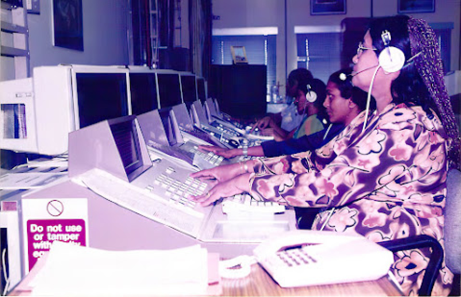 ދިރާގުގެ މުވައްޒަފުންތަކެއް މަސައްކަތުގައި -- ފޮޓޯ: ދިރާގު