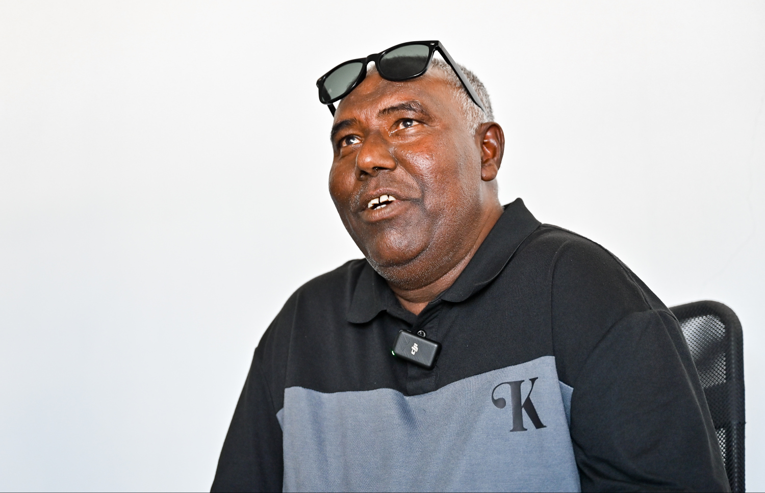 މަނަދޫ އާތު ވިޔަފާރިވެރިޔާ މުހައްމަދު ވަހީދު "މިހާރި" އަށް އިންޓަވިއުދެނީ.-- ފޮޓޯ: ފަޔާޒް މޫސާ / މިހާރު