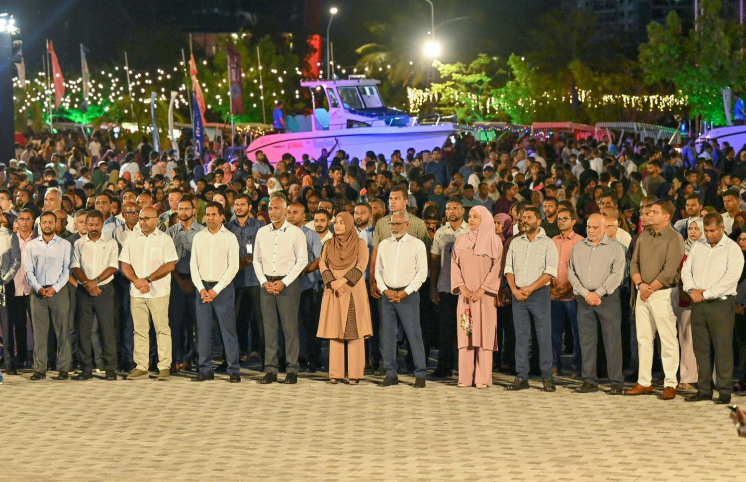 މޯލްޑިވްސް އެކްސްޕޯ ފެށުމުގެ ރަސްމިއްޔާތުގައި ރައީސް ޑރ. މުހައްމަދު މުއިއްޒާއި އަނބިކަނބަލުން ސާޖިދާ މުހައްމަދުގެ އިތުރުން ދައުލަތުގެ އިސްވެރިން ބައިވެރިވެވަޑައިގަންނަވަނީ.