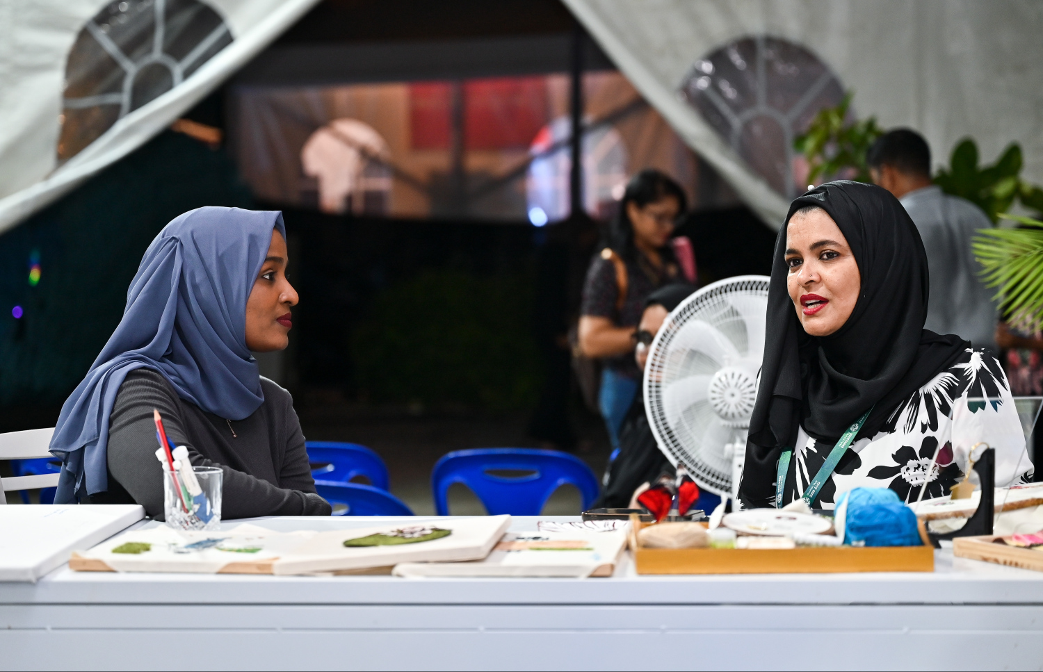 އަބުޑީ (ކ) "މިހާރު" އާ ވާހަކަ ދައްކަނީ: އޭނާ ރޮދިން ހެދި ދެ ލާރިއަށް ވަނީ މުޅި މައުރަޒުން އެއް ވަނަ ލިބިފައި. -- ފޮޓޯ: ފަޔާޒް މޫސާ / މިހާރު